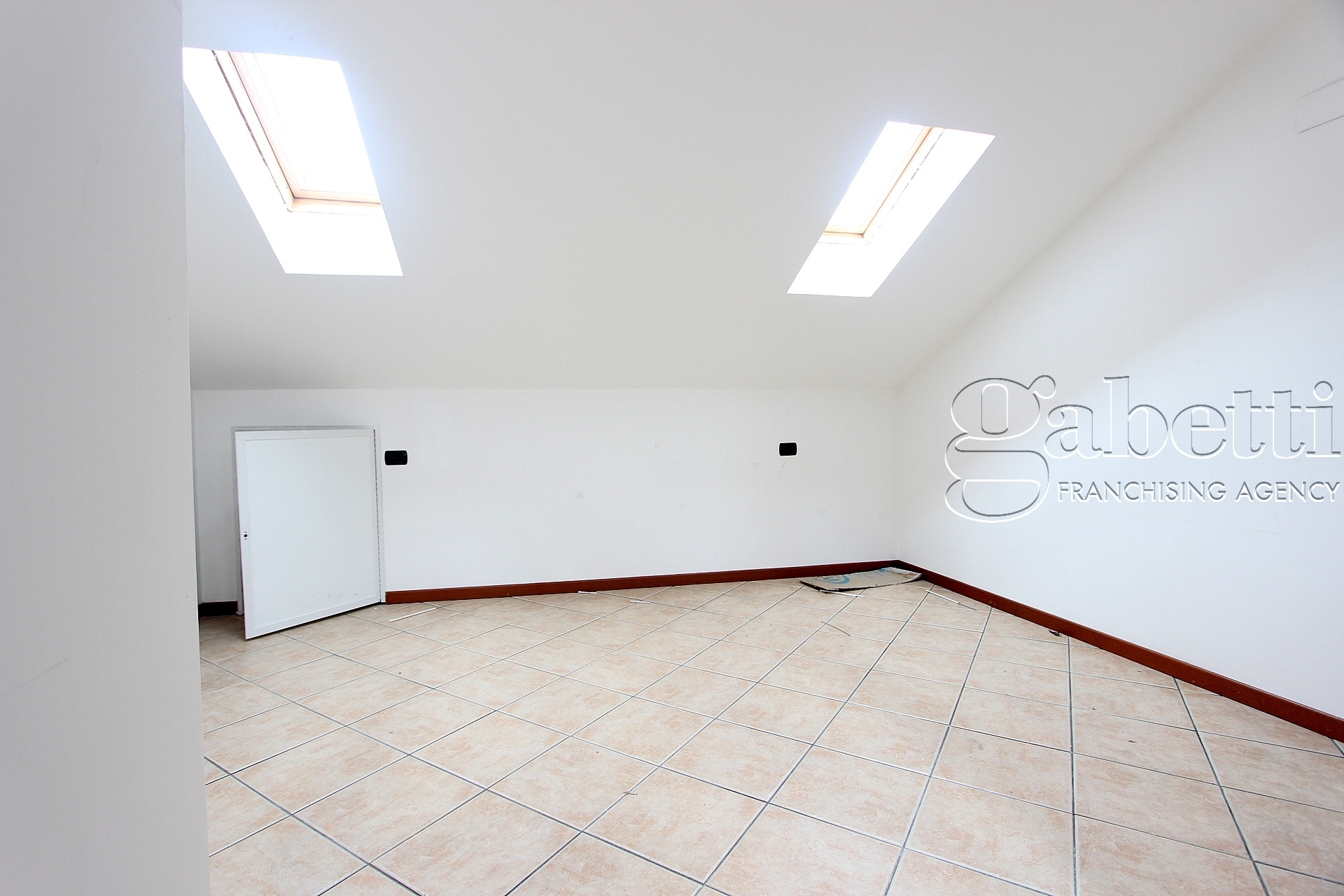 Immagine 14 di Quadrilocale in affitto  in Gramsci a Nerviano