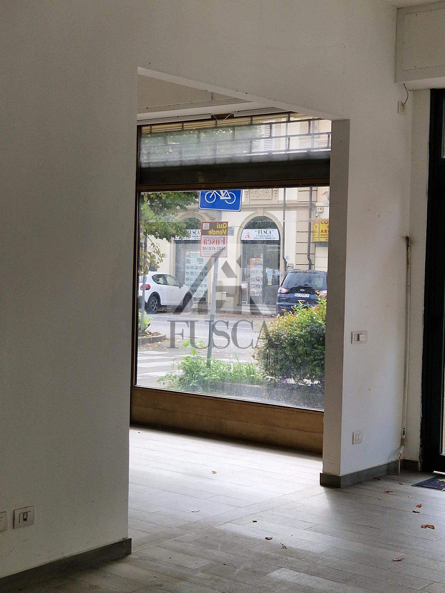 Immagine 9 di Locale commerciale in vendita  in Via Sant'Anna a Lucca