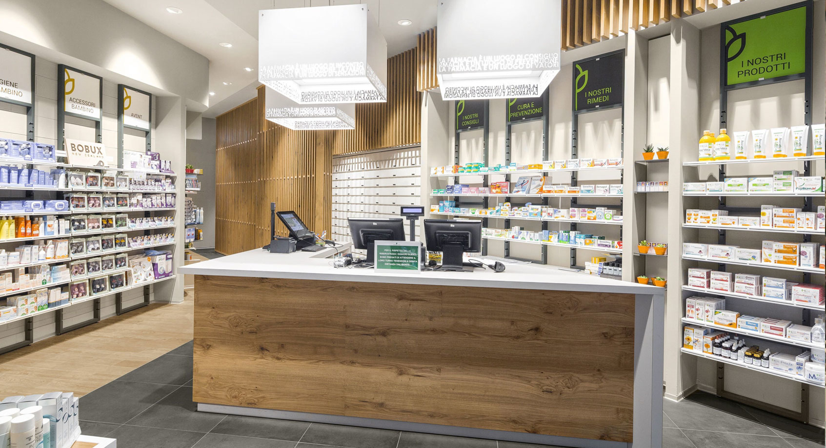 Immagine 5 di Locale commerciale in affitto  in Piazza Guidiccioni a Lucca