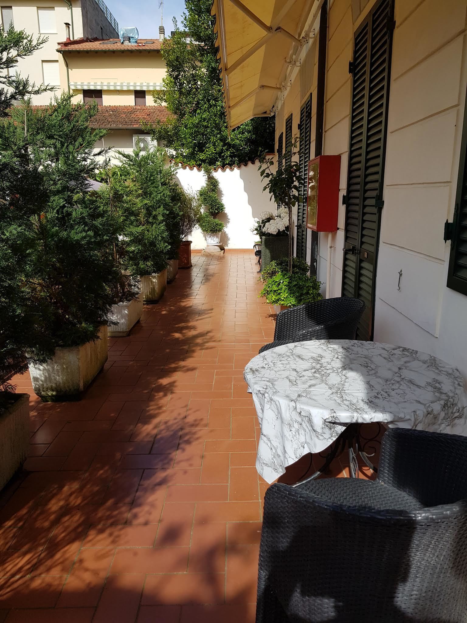 Immagine 35 di Albergo/B&B/Residence in vendita  in via carrara a Viareggio