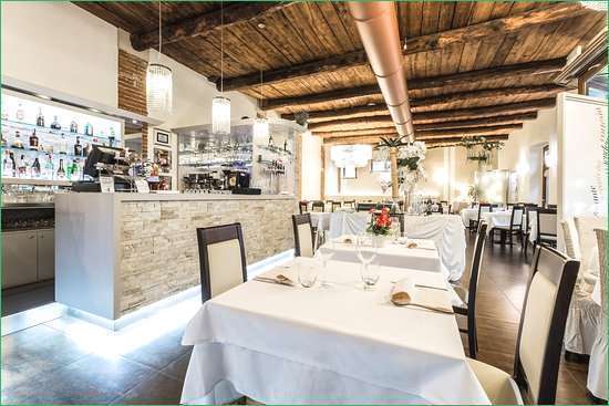 Immagine 1 di Attività commerciale in vendita  in Viale Giosuè Carducci a Lucca