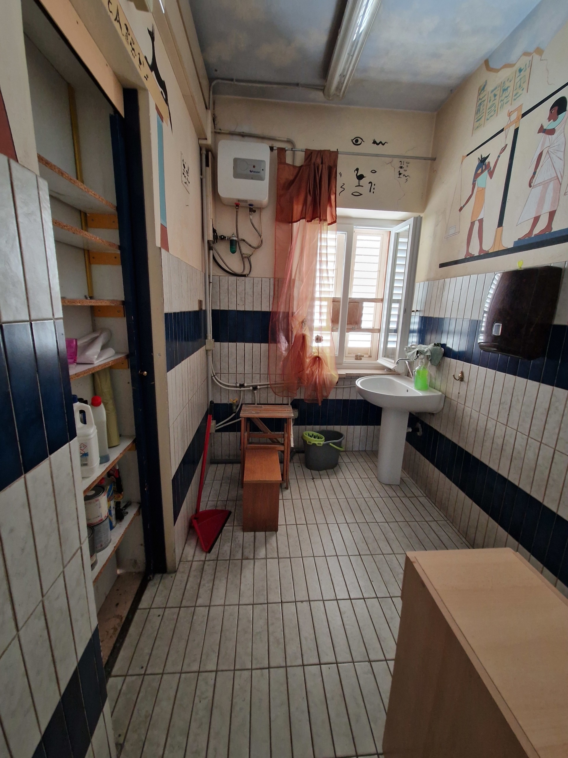 Immagine 4 di Locale commerciale in affitto  in Viale G. Puccini 254 a Lucca