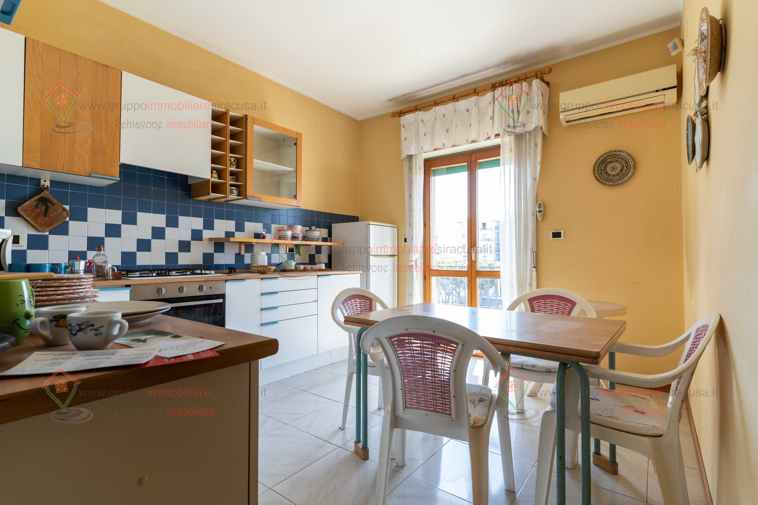 Immagine 21 di Pentalocale in vendita  a Siracusa