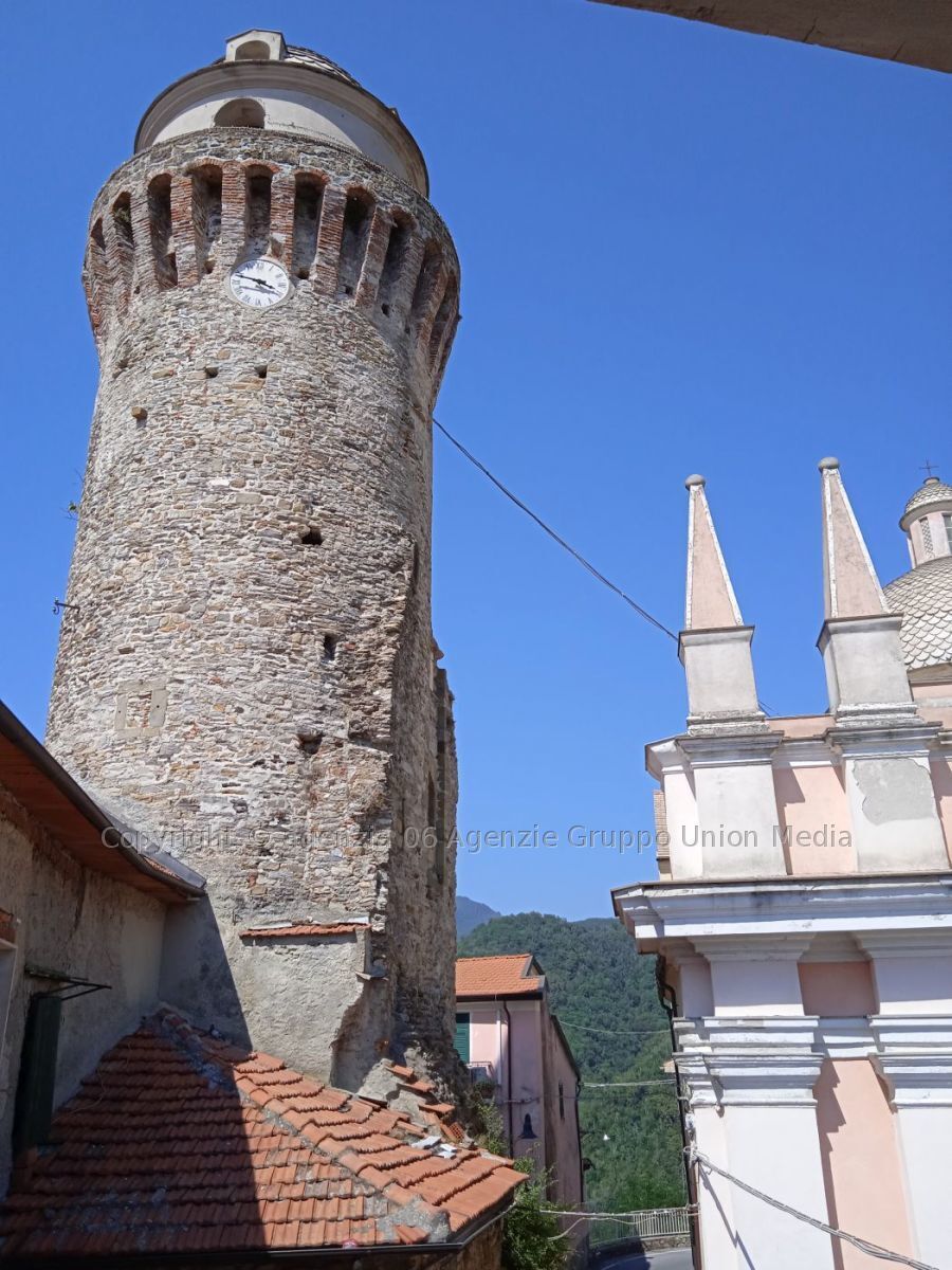 Immagine 23 di Appartamento in vendita  a Ortonovo