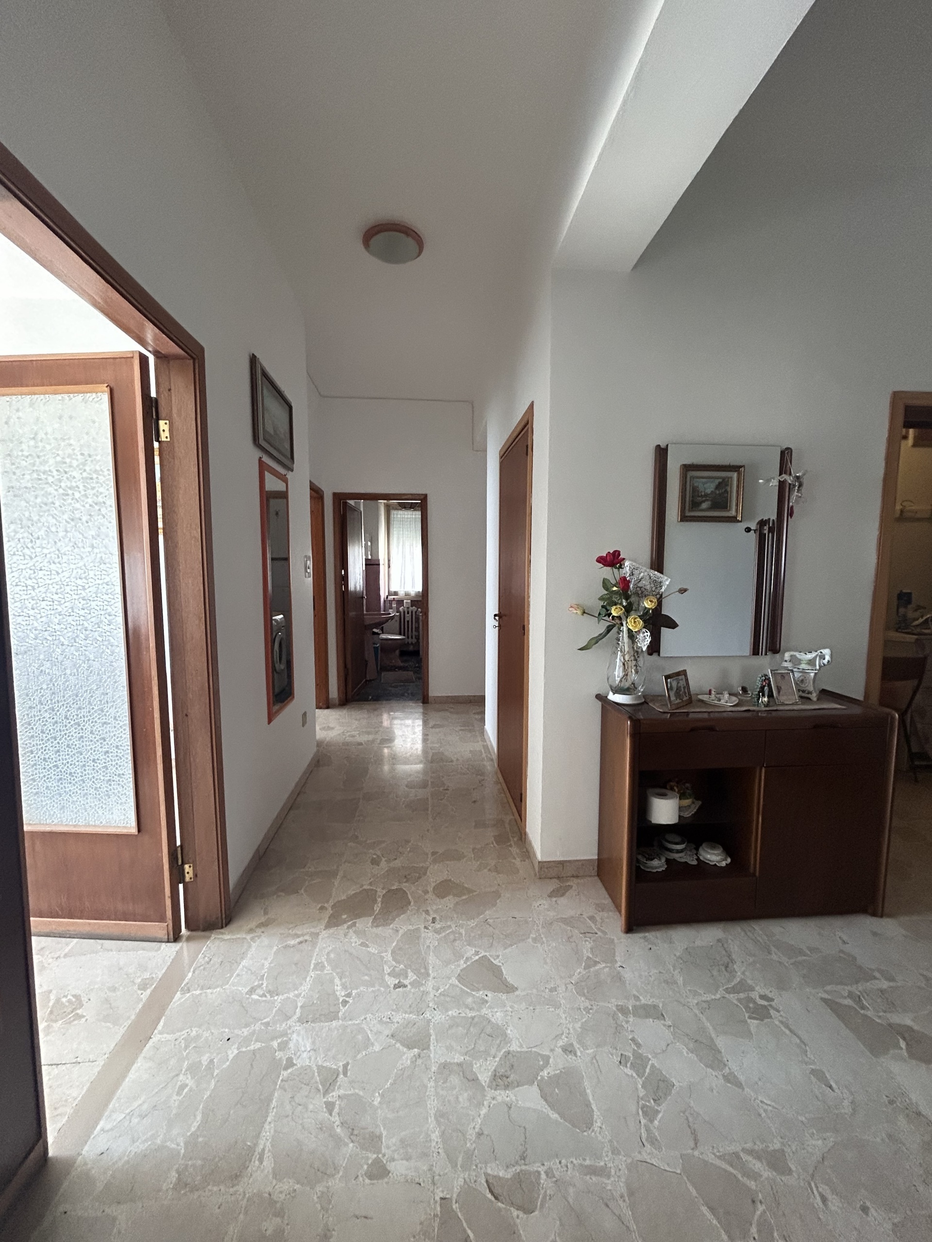 Immagine 13 di Pentalocale in vendita  in Viale Maiella 23/A a Chieti