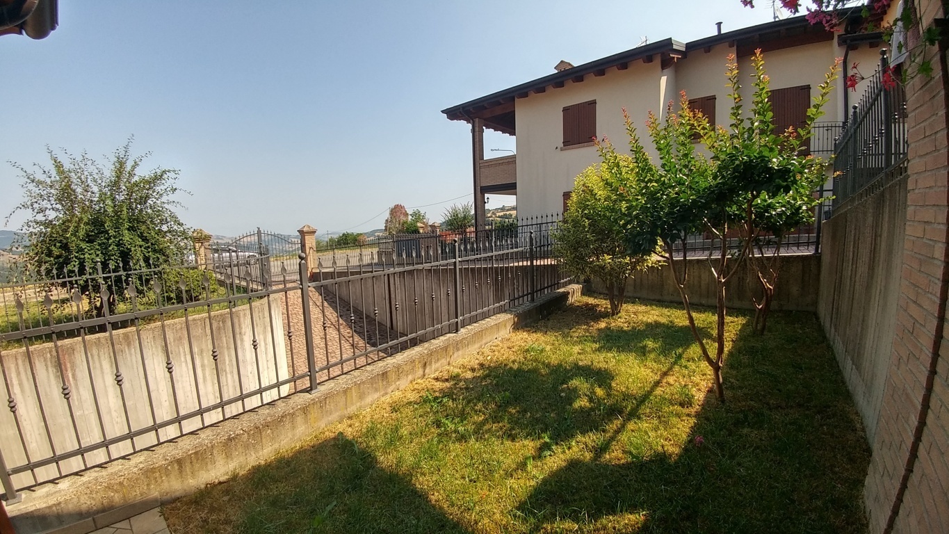 Immagine 15 di Appartamento in vendita  a Vergato