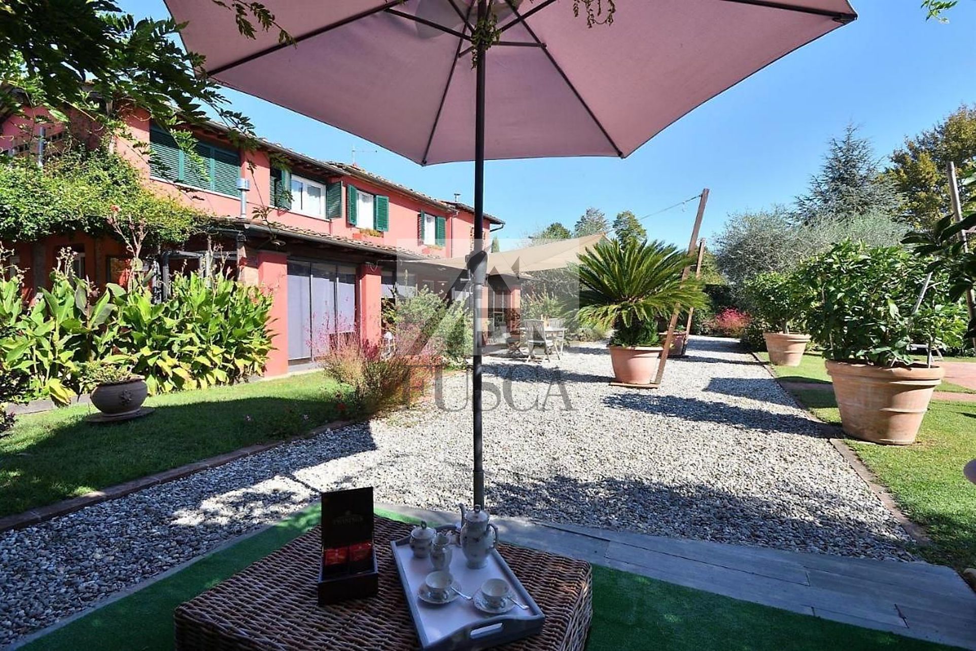 Immagine 2 di Villa in vendita  in Via Barsotto a Lucca