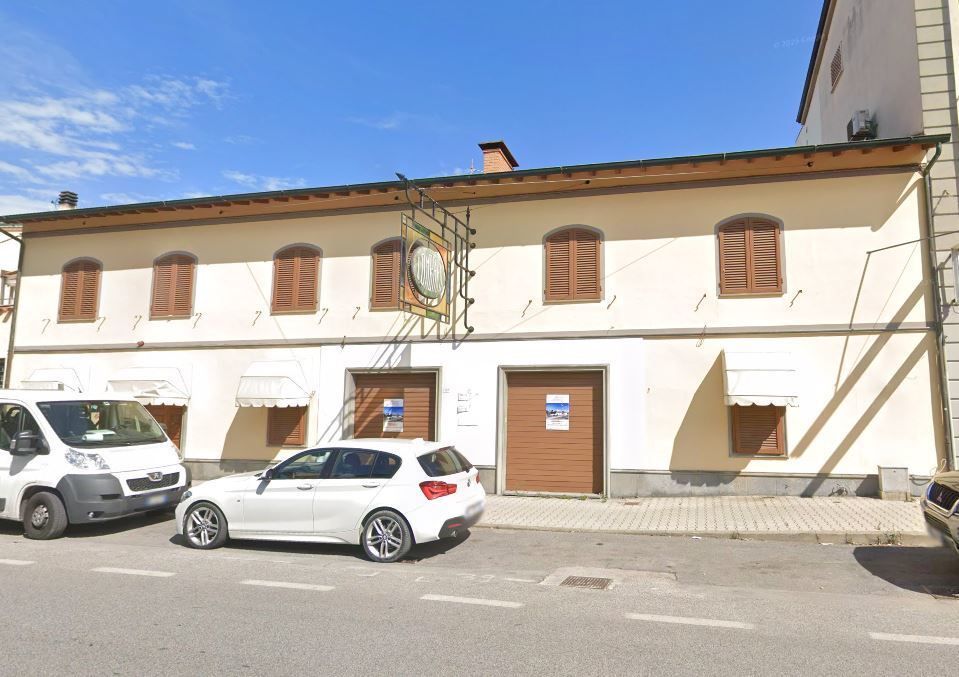 Immagine 1 di Locale commerciale in vendita  in Via Aurelia 184 a Viareggio