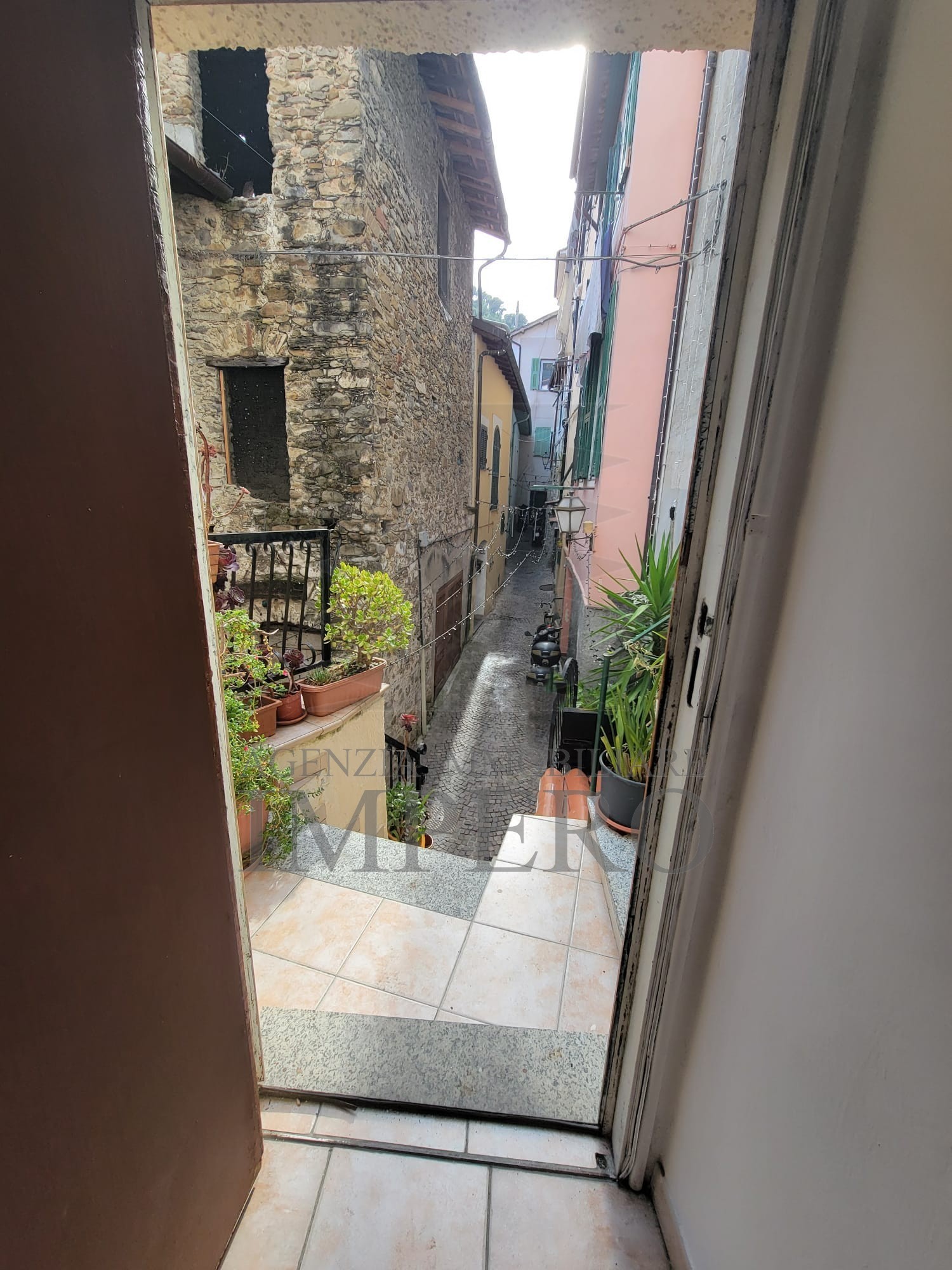 Immagine 2 di Trilocale in vendita  in vicolo orsini 6 a Camporosso