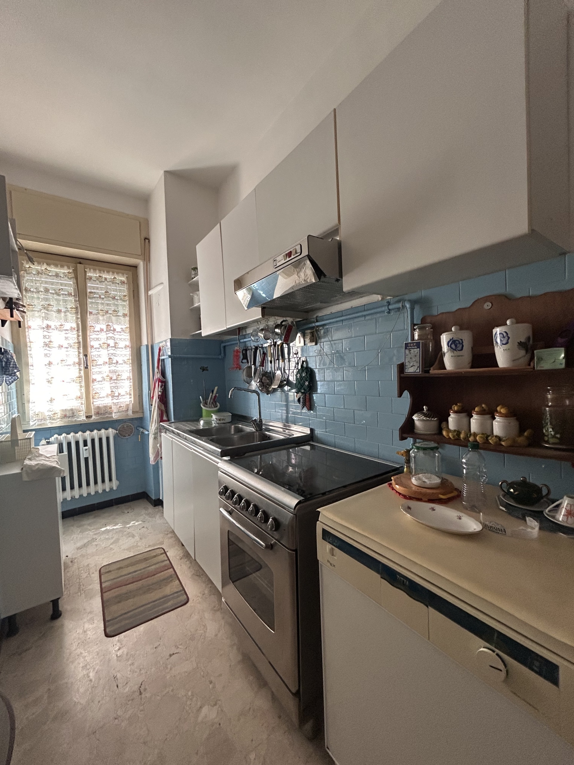 Immagine 9 di Pentalocale in vendita  in Viale Maiella 23/A a Chieti