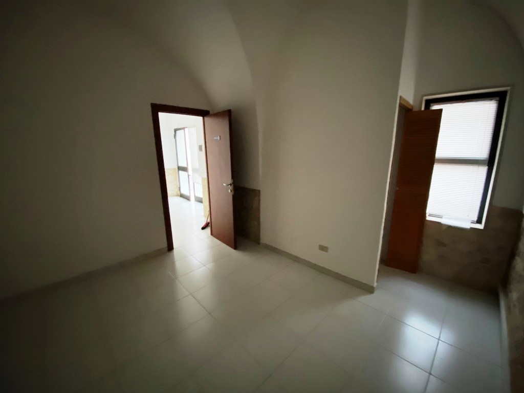 Immagine 8 di Locale commerciale in vendita  in Via Vincenzo Savino 2 a Casamassima