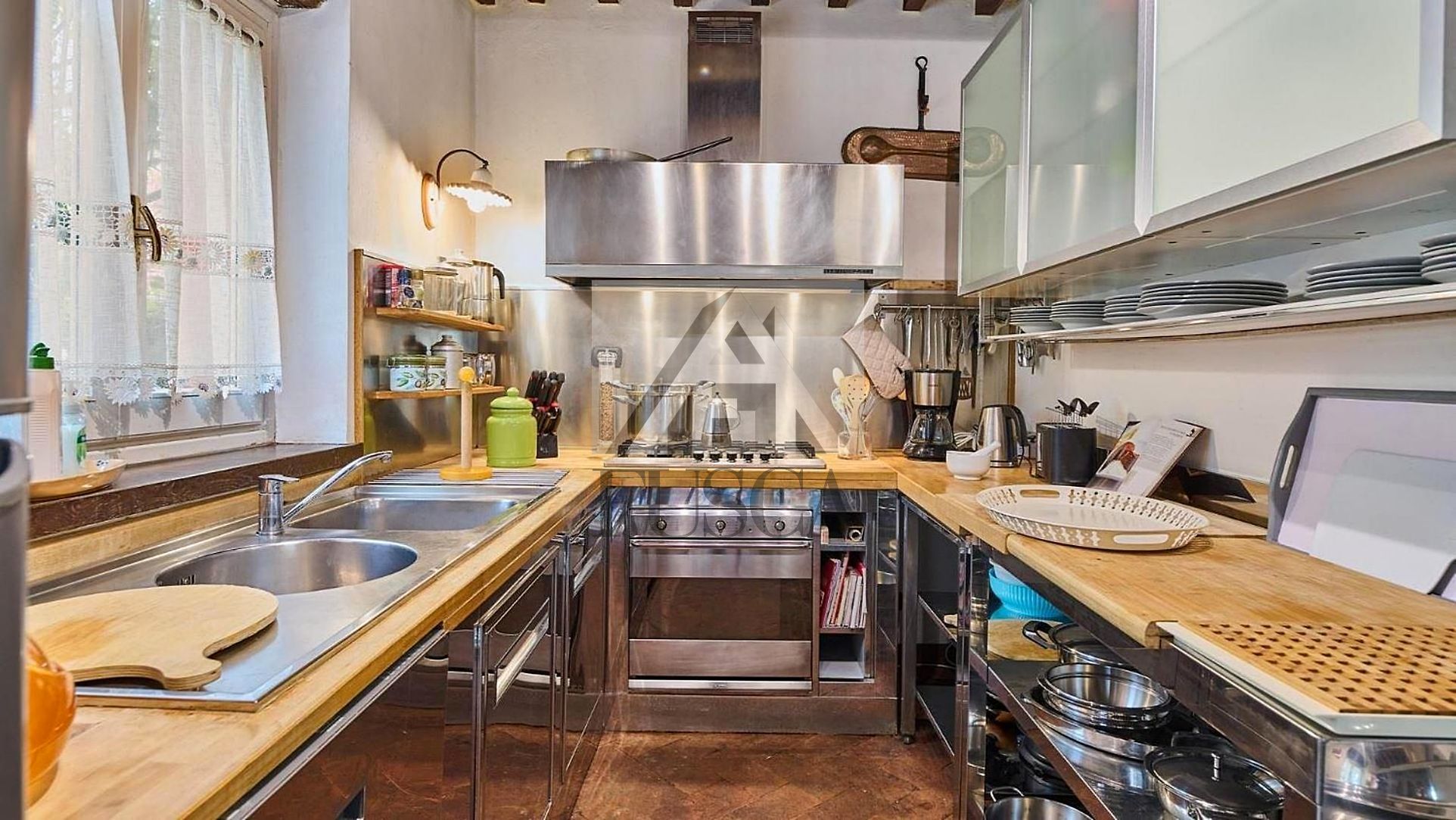 Immagine 38 di Villa in vendita  in Via Barsotto a Lucca