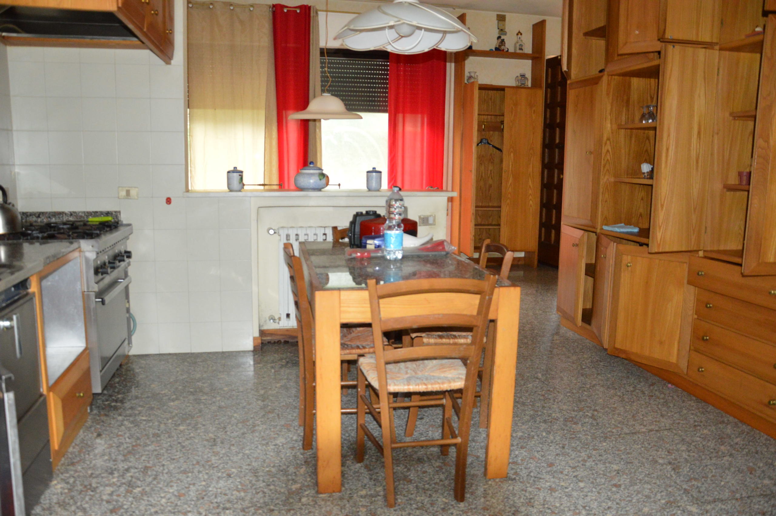 Immagine 13 di Villa in vendita  in Via della Chiesa XXIV a Lucca