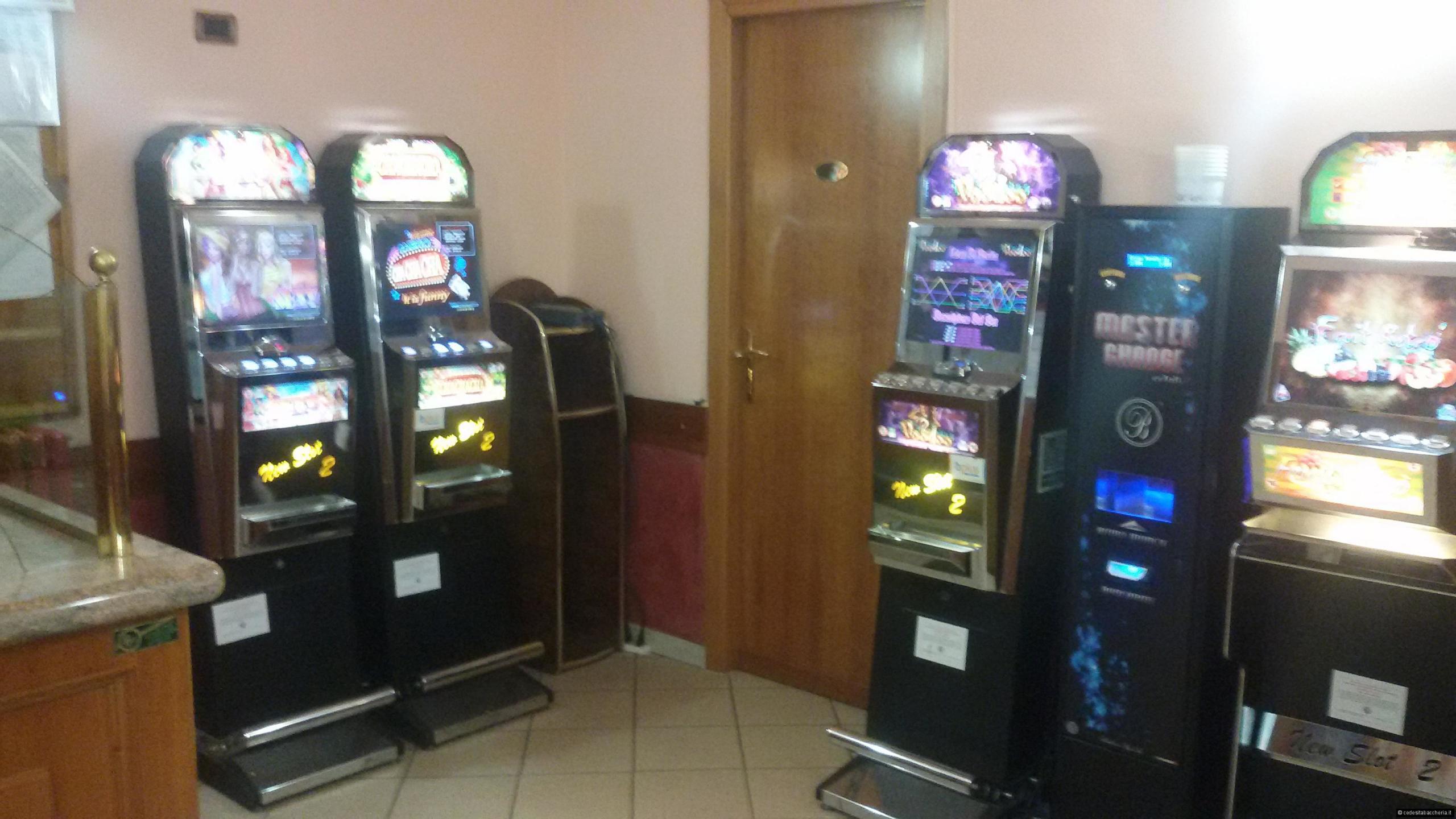 Immagine 3 di Tabaccheria in vendita  in Piazza dei Servi a Lucca