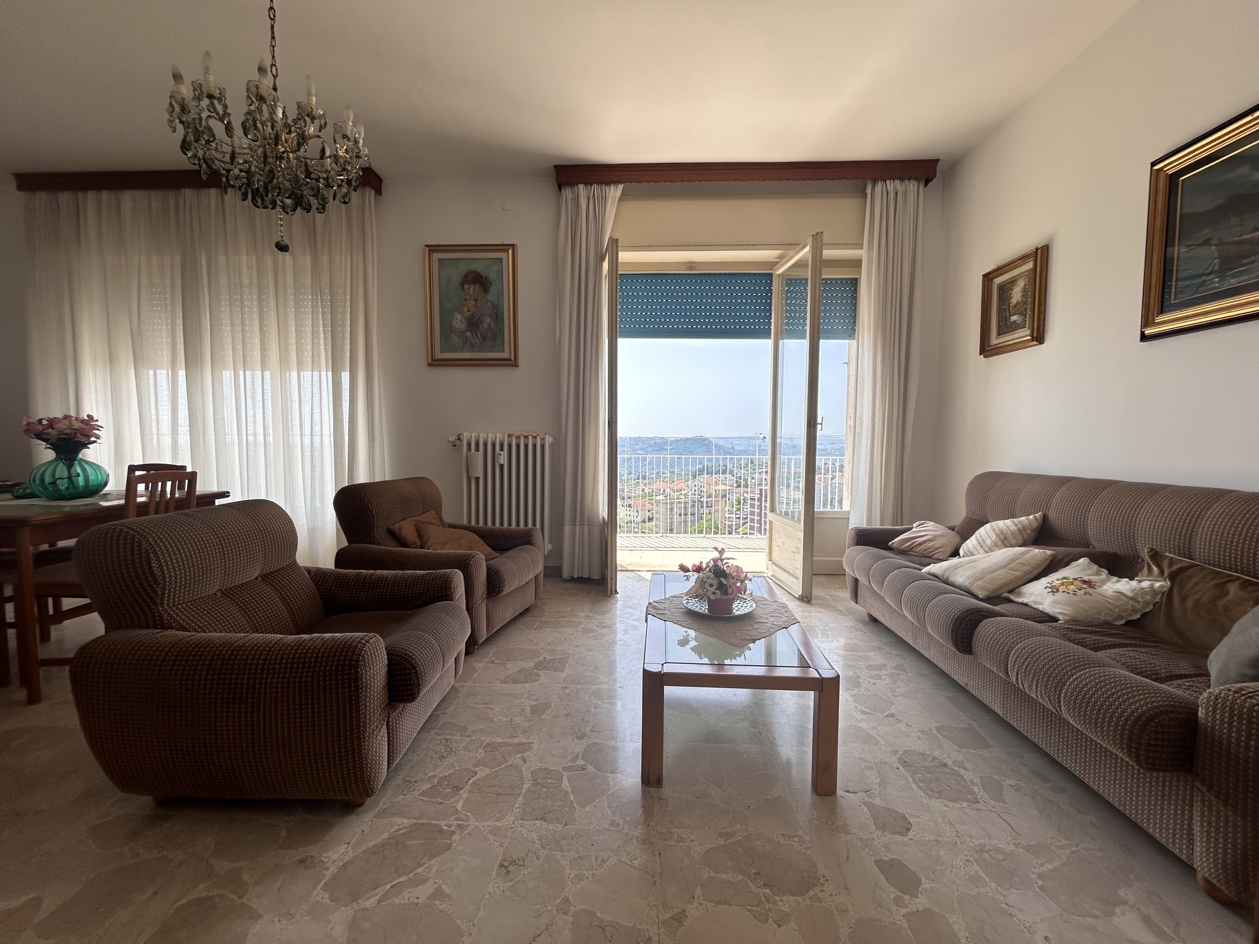 Immagine 1 di Pentalocale in vendita  in Viale Maiella 23/A a Chieti