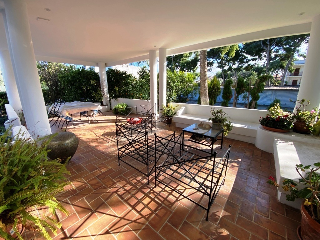 Immagine 7 di Villa in vendita  in Corso Alcide de Gasperi 376 a Bari