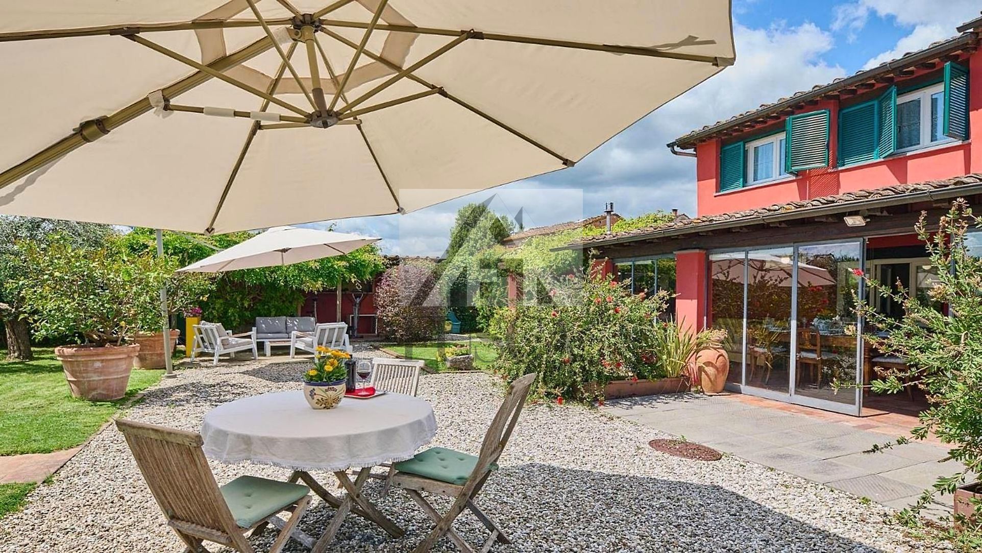 Immagine 3 di Villa in vendita  in Via Barsotto a Lucca