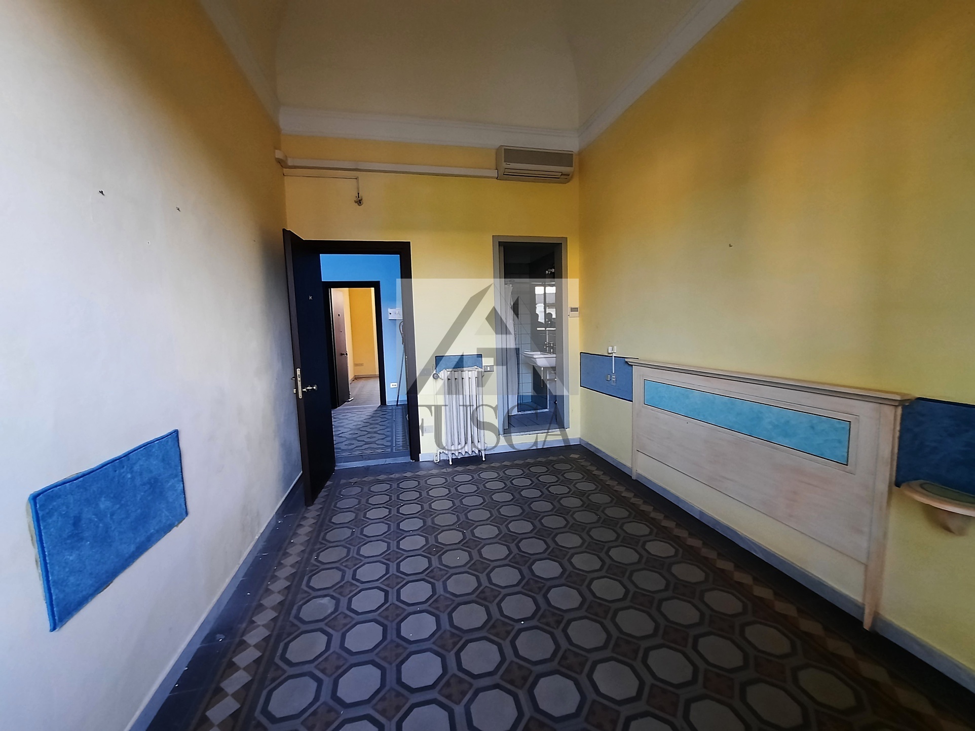 Immagine 18 di Albergo/B&B/Residence in vendita  in via carrara a Viareggio