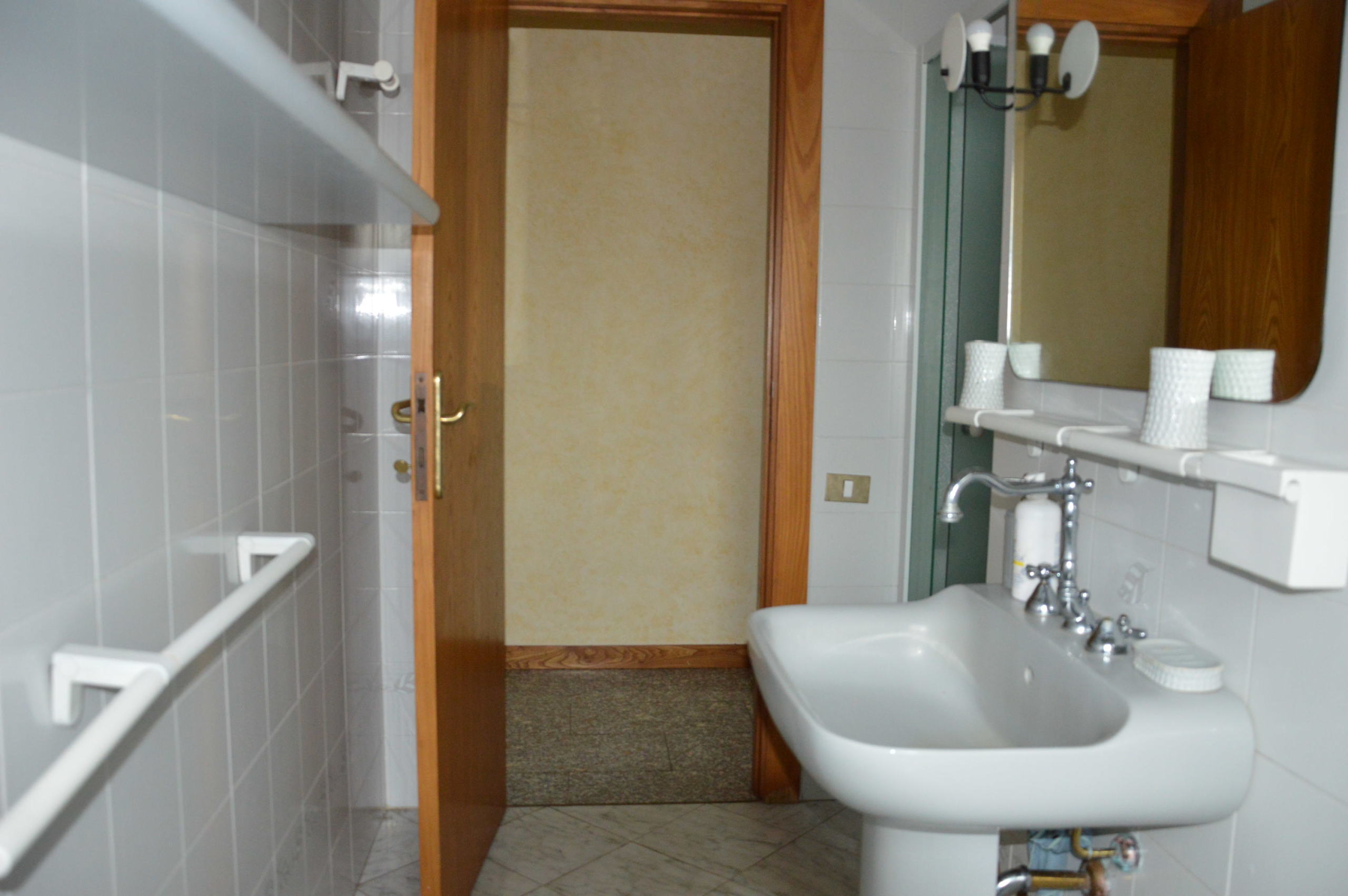 Immagine 22 di Villa in vendita  in Via della Chiesa XXIV a Lucca