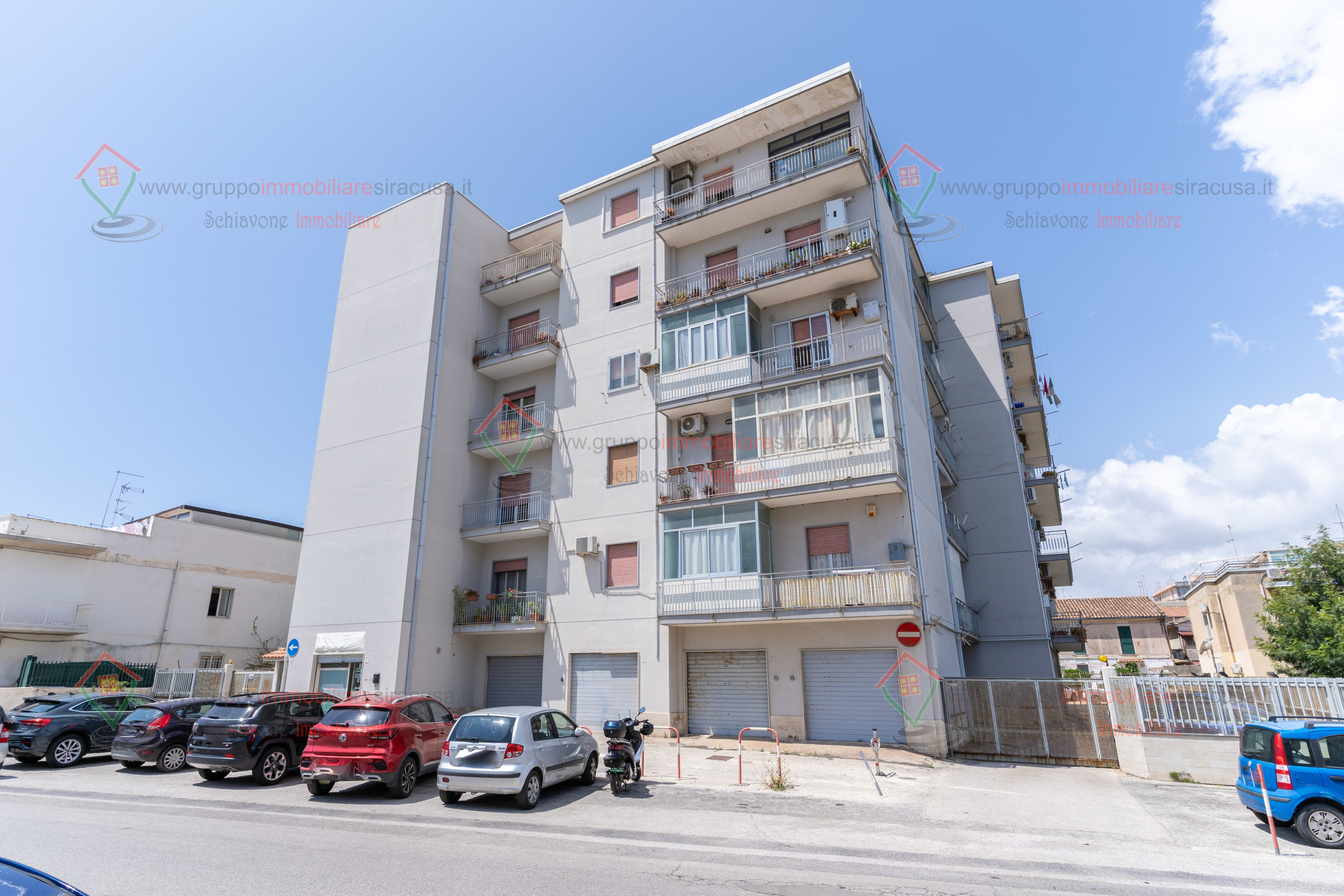 Immagine 2 di Garage in vendita  a Siracusa