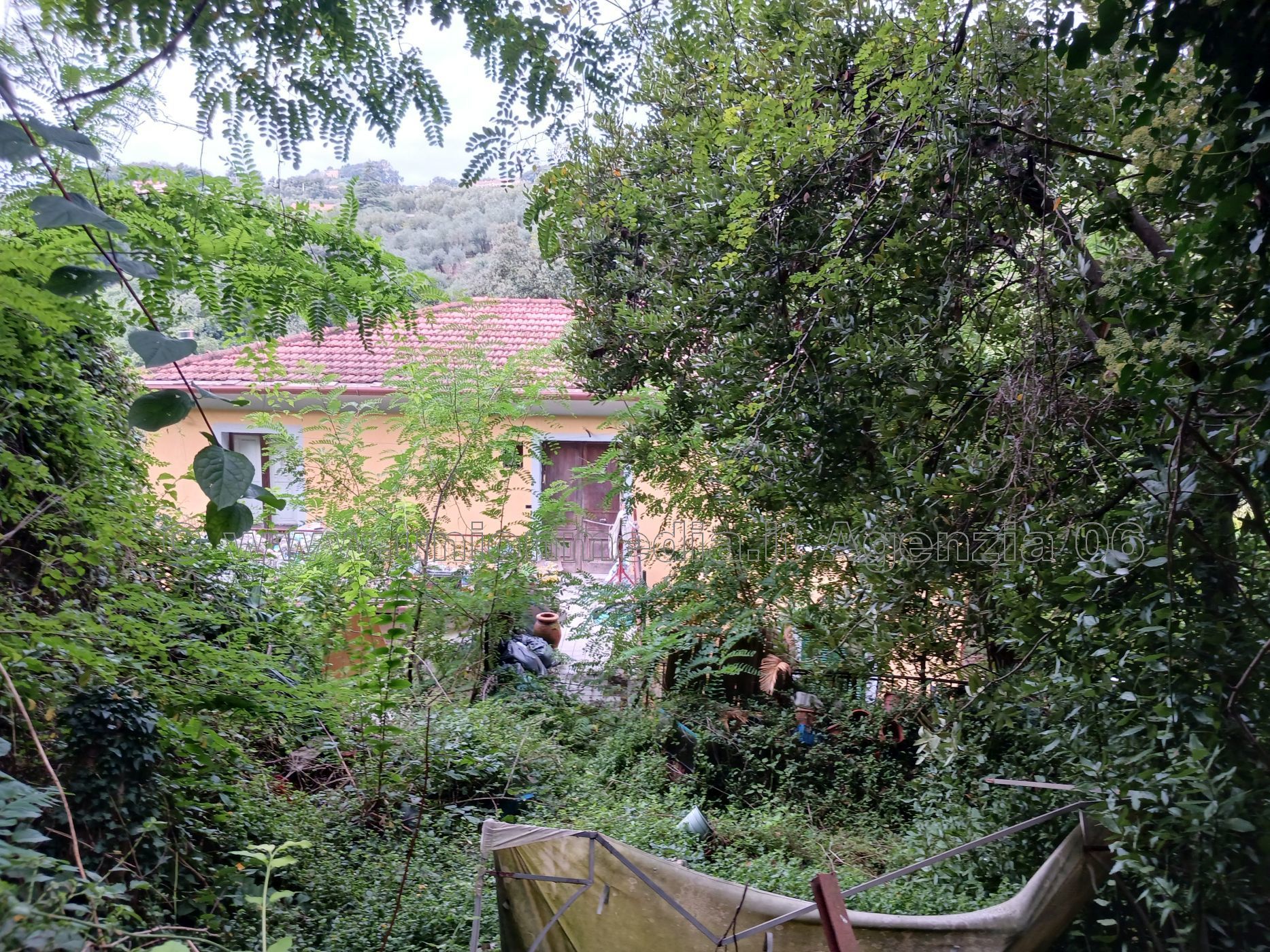 Immagine 11 di Appartamento in vendita  a Lerici