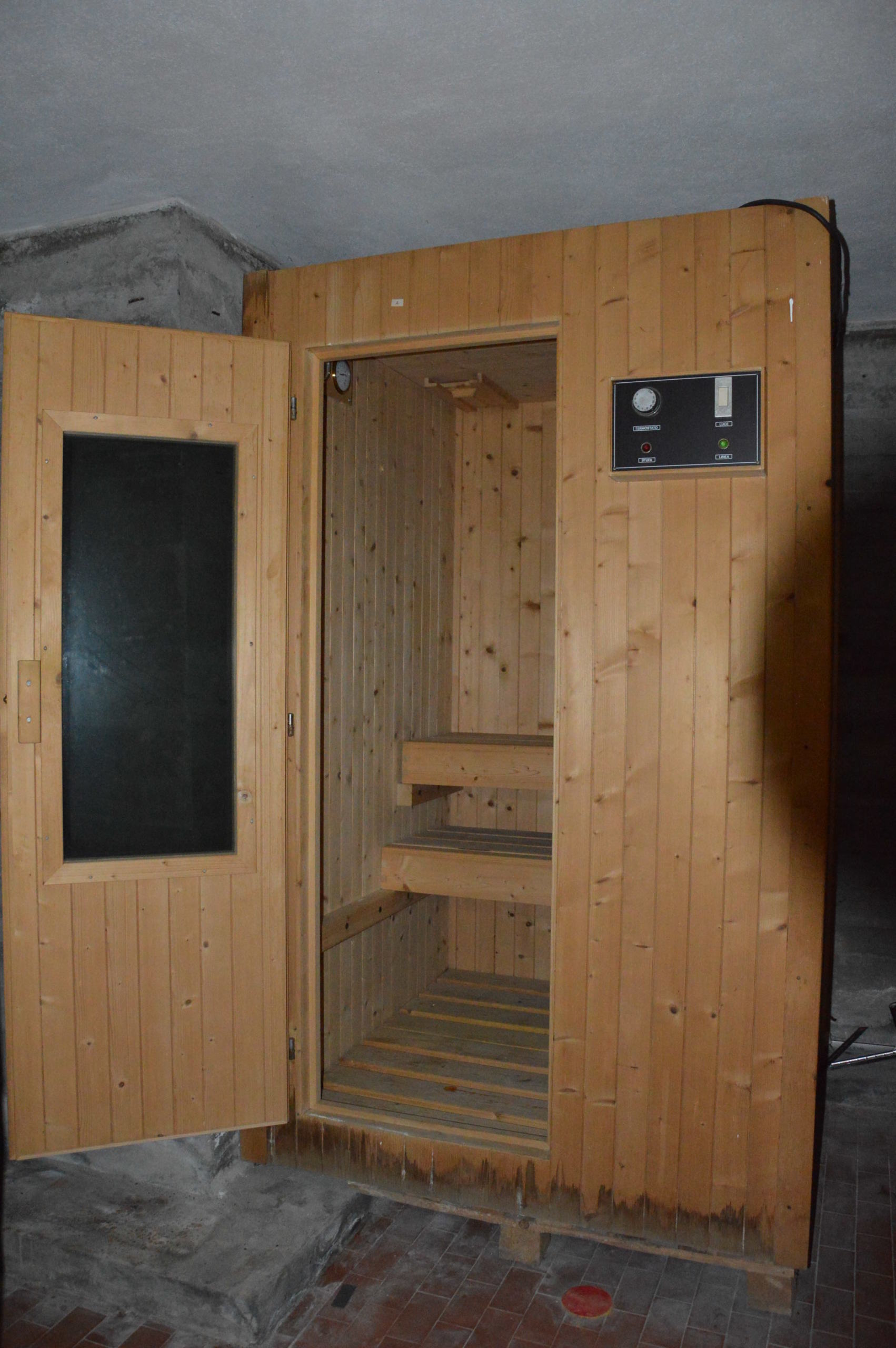 Immagine 59 di Villa in vendita  in Via della Chiesa XXIV a Lucca