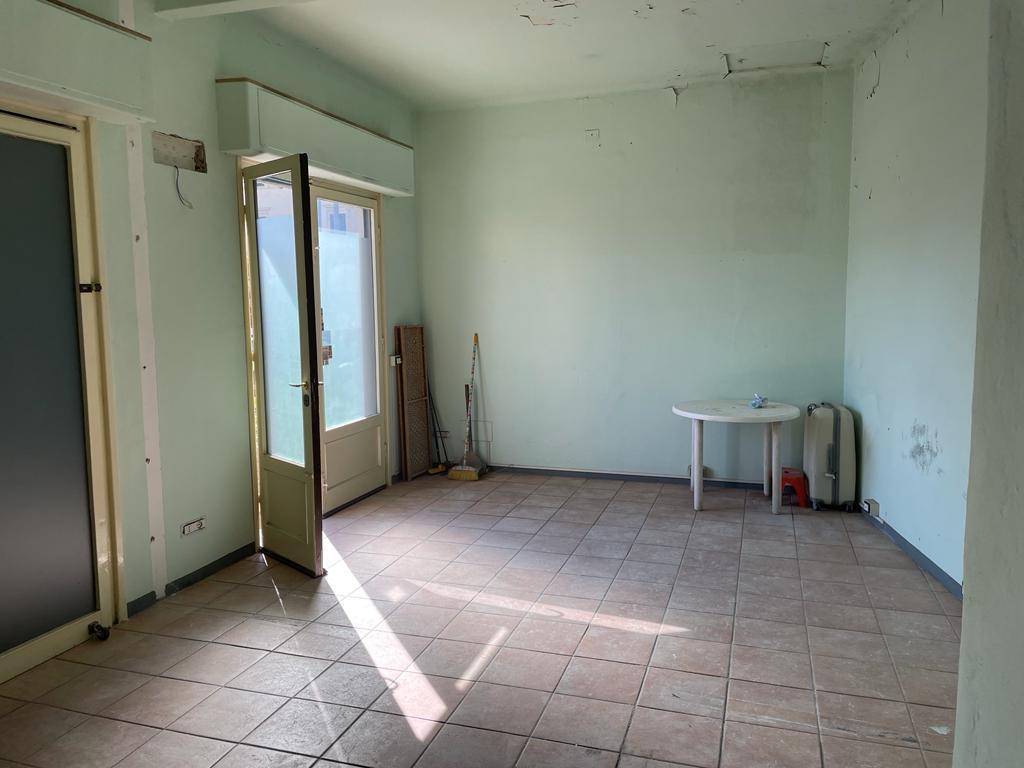 Immagine 2 di Capannone industriale in vendita  in Via Sarzanese a Lucca