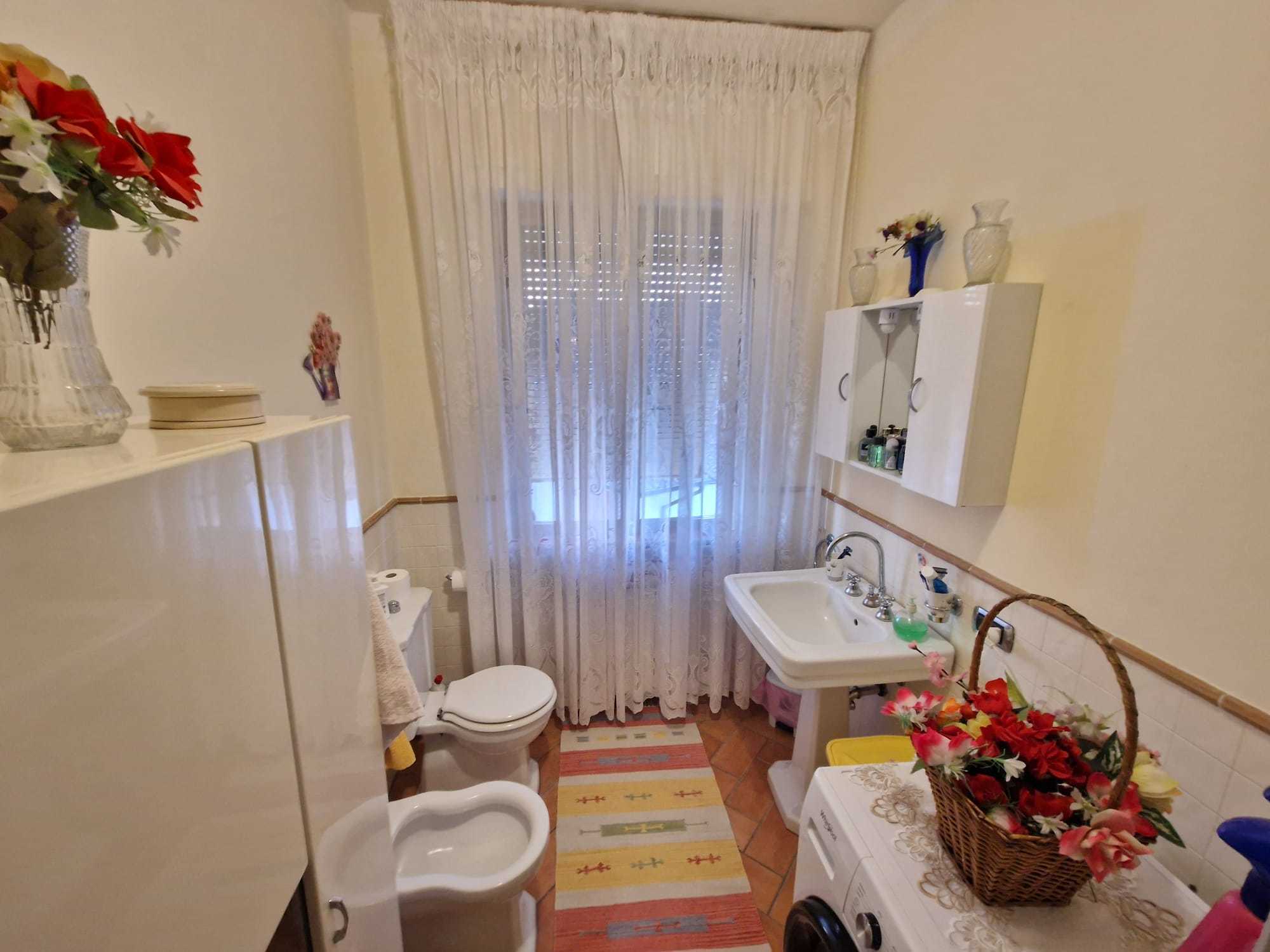 Immagine 6 di Appartamento in vendita  in Via Sant'Angelo a Lucca