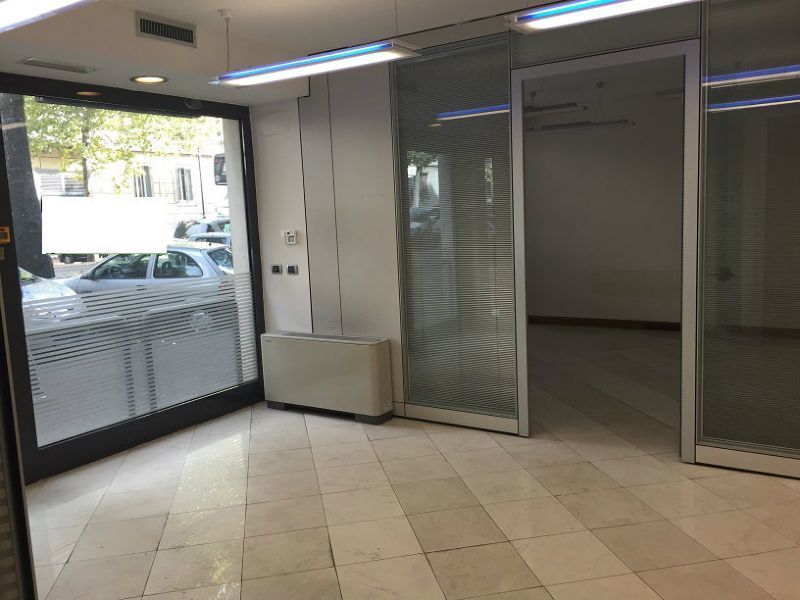 Immagine 7 di Capannone industriale in vendita  in viale puccini a Lucca