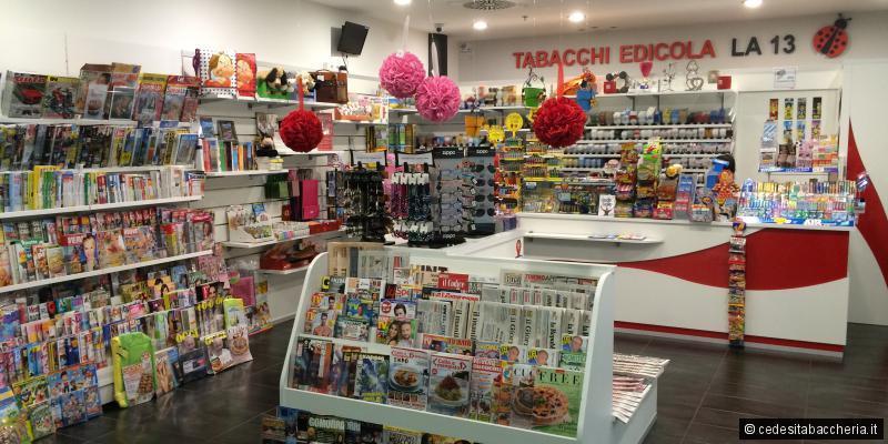 Immagine 15 di Attività commerciale in vendita  in Via Fillungo a Lucca