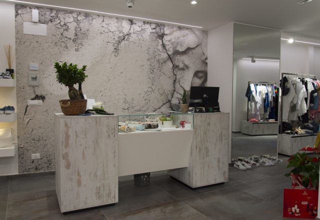 Immagine 7 di Locale commerciale in affitto  in Piazza Guidiccioni a Lucca