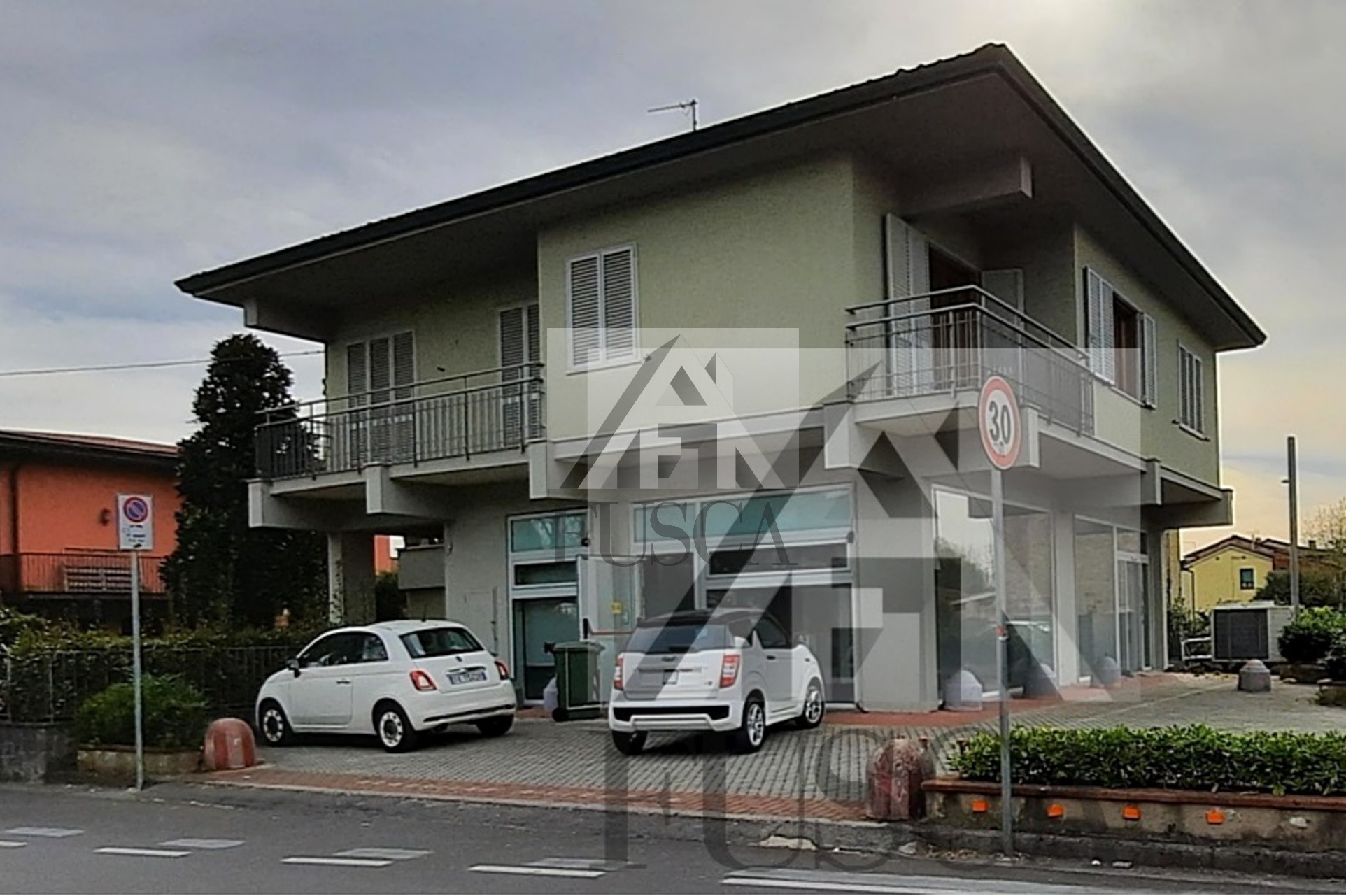 Immagine 1 di Locale commerciale in affitto  in Via Vecchia Pesciatina a Lucca