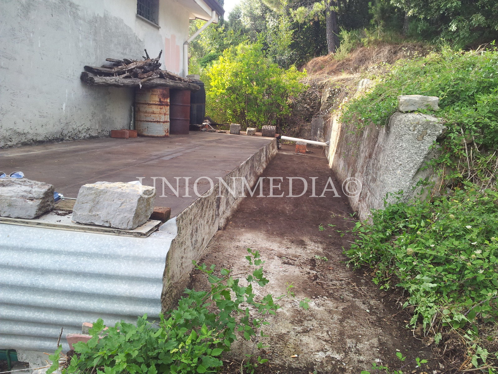 Immagine 28 di Rustico / casale in vendita  in via carignano a Fosdinovo