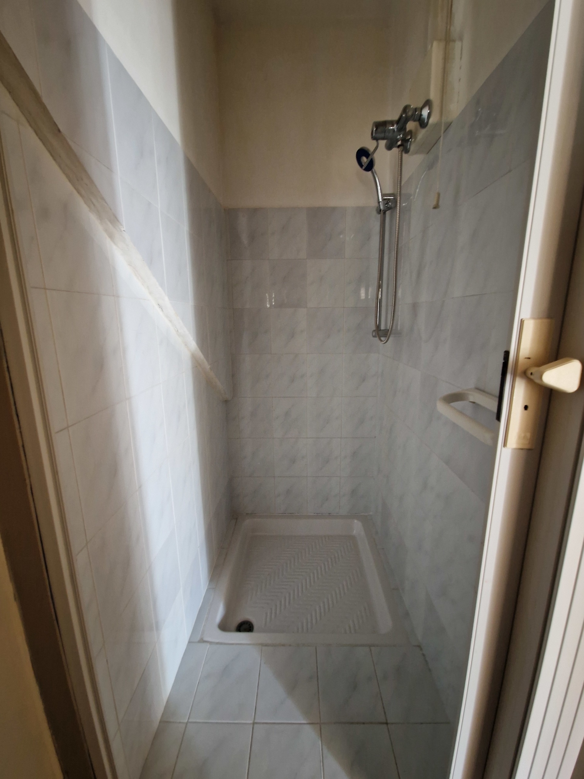 Immagine 5 di Locale commerciale in affitto  in Viale G. Puccini 254 a Lucca