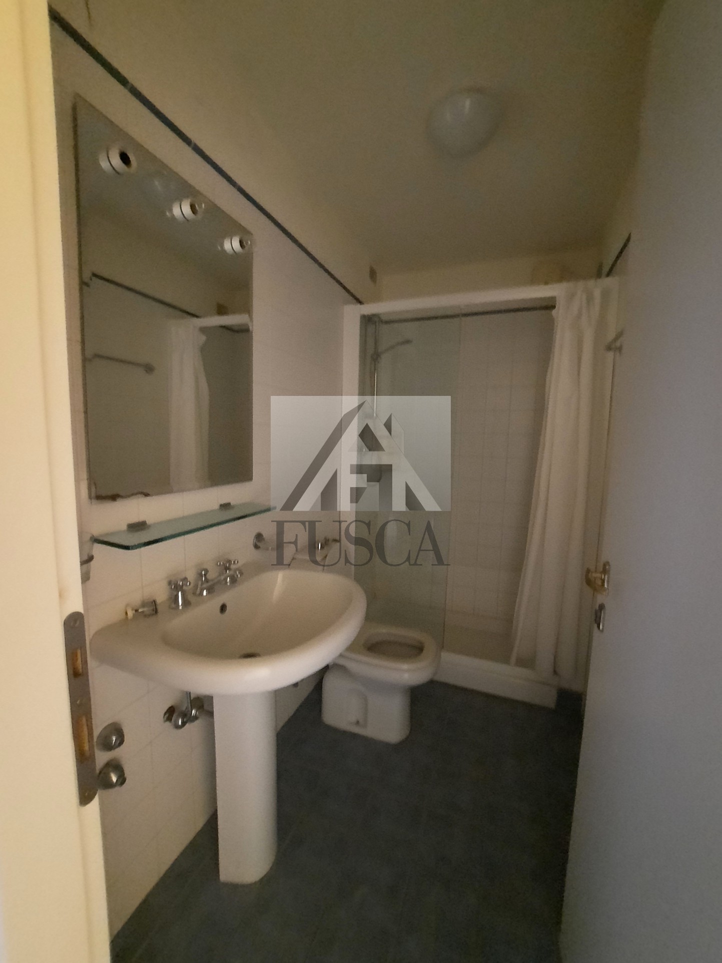 Immagine 22 di Albergo/B&B/Residence in vendita  in via carrara a Viareggio