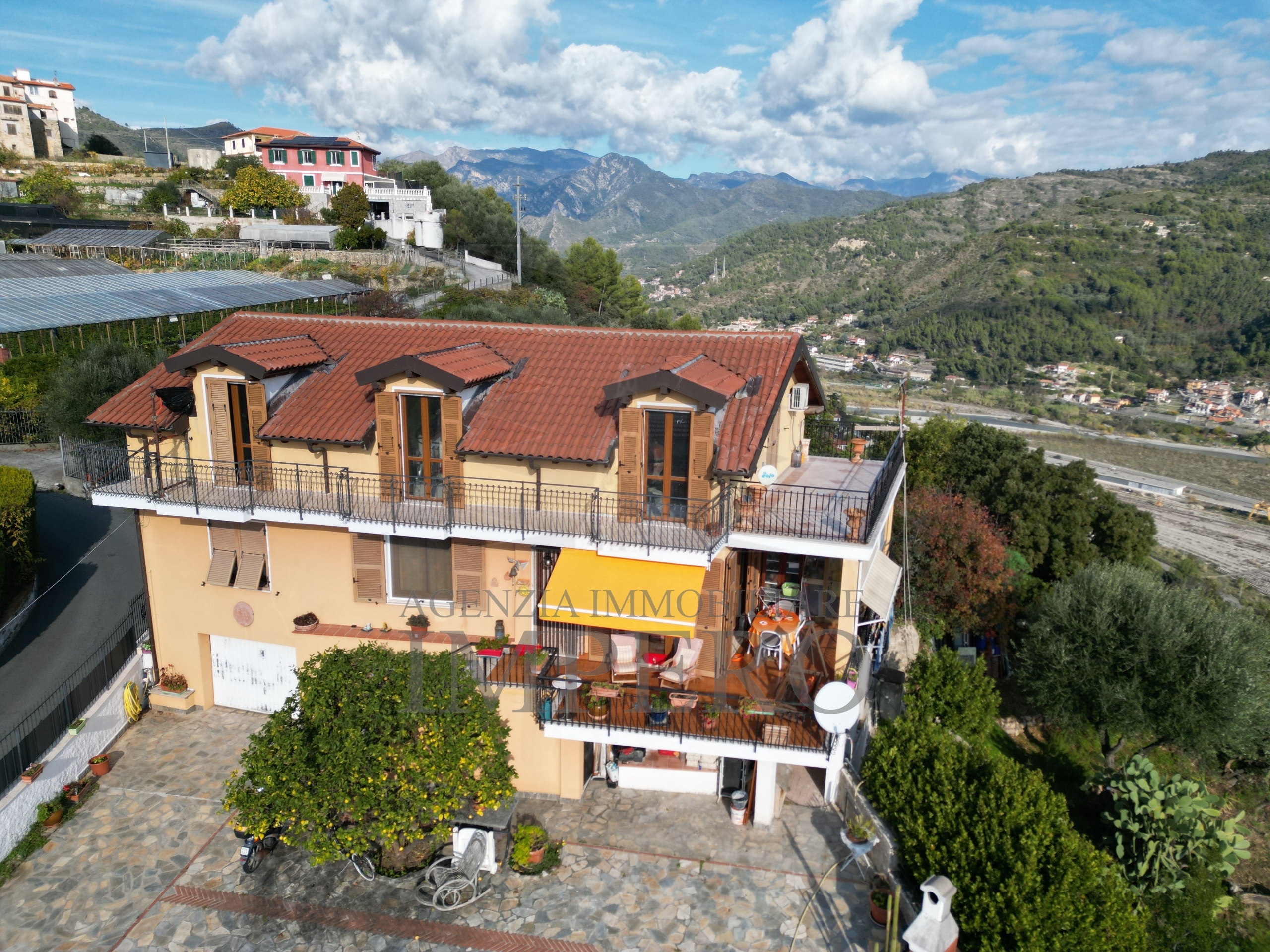 Immagine 33 di Casa indipendente in vendita  in Via Tamagna 25 a Ventimiglia