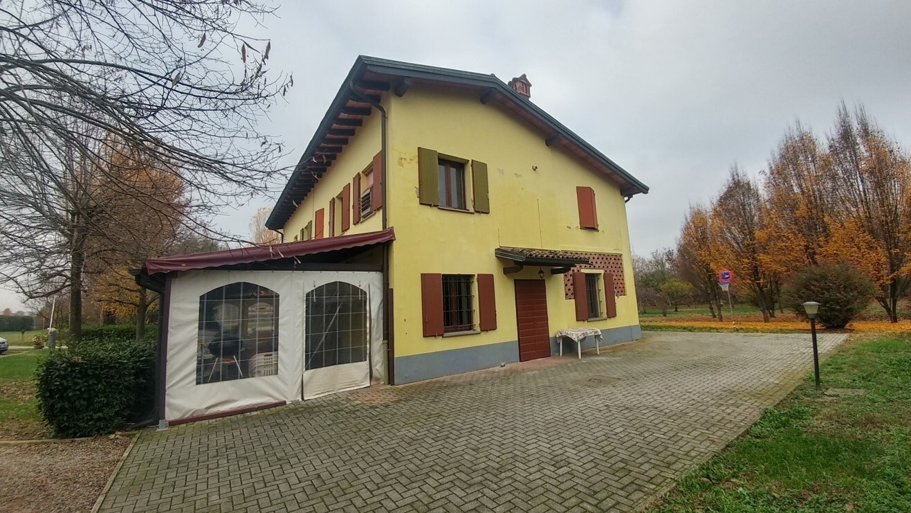 Immagine 9 di Casa bifamiliare in vendita  in Via di Villanova 470 a Modena
