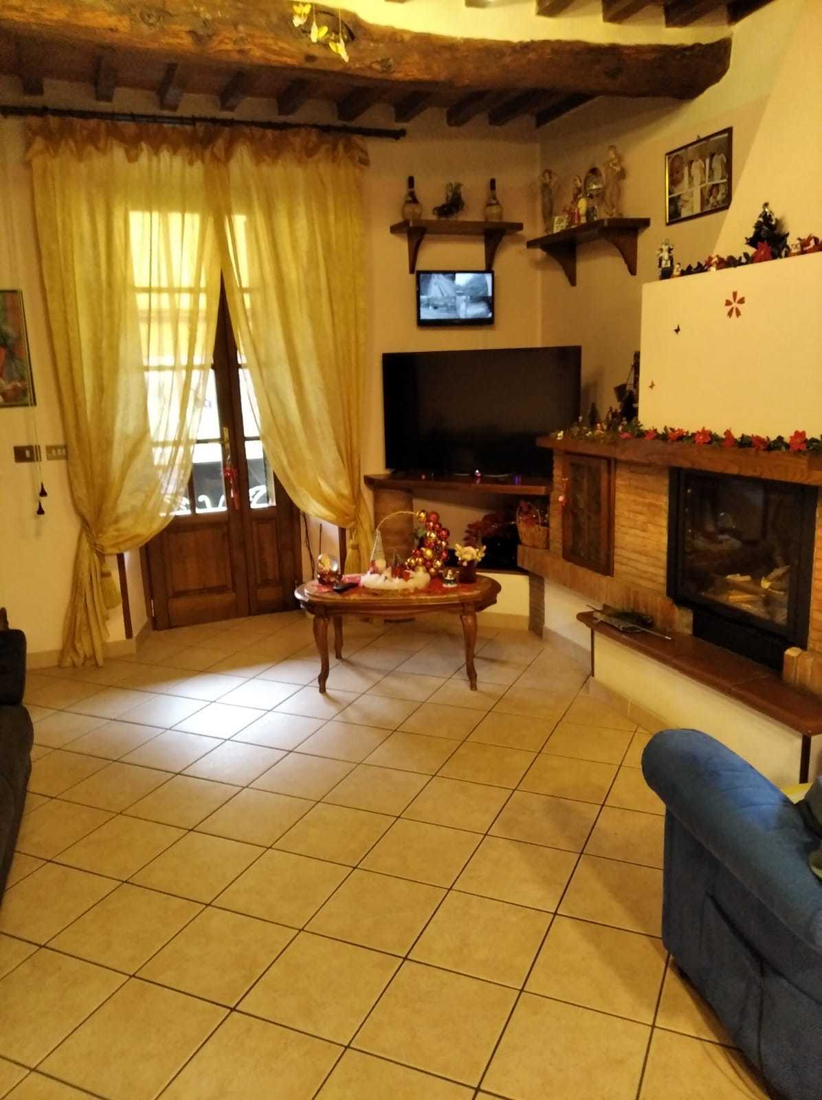 Immagine 3 di Casa semindipendente in vendita  in Via di Boveglio a Villa Basilica