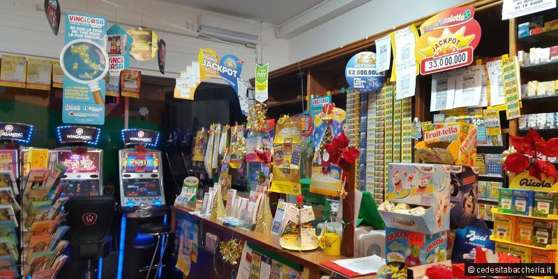 Immagine 2 di Attività commerciale in vendita  in Via Fillungo a Lucca