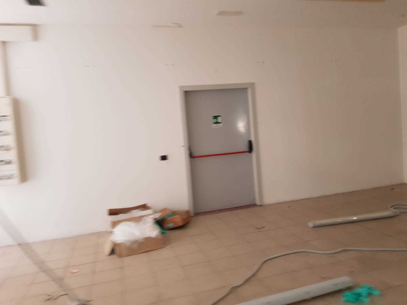 Immagine 9 di Locale commerciale in affitto  in via delle ville prima a Lucca