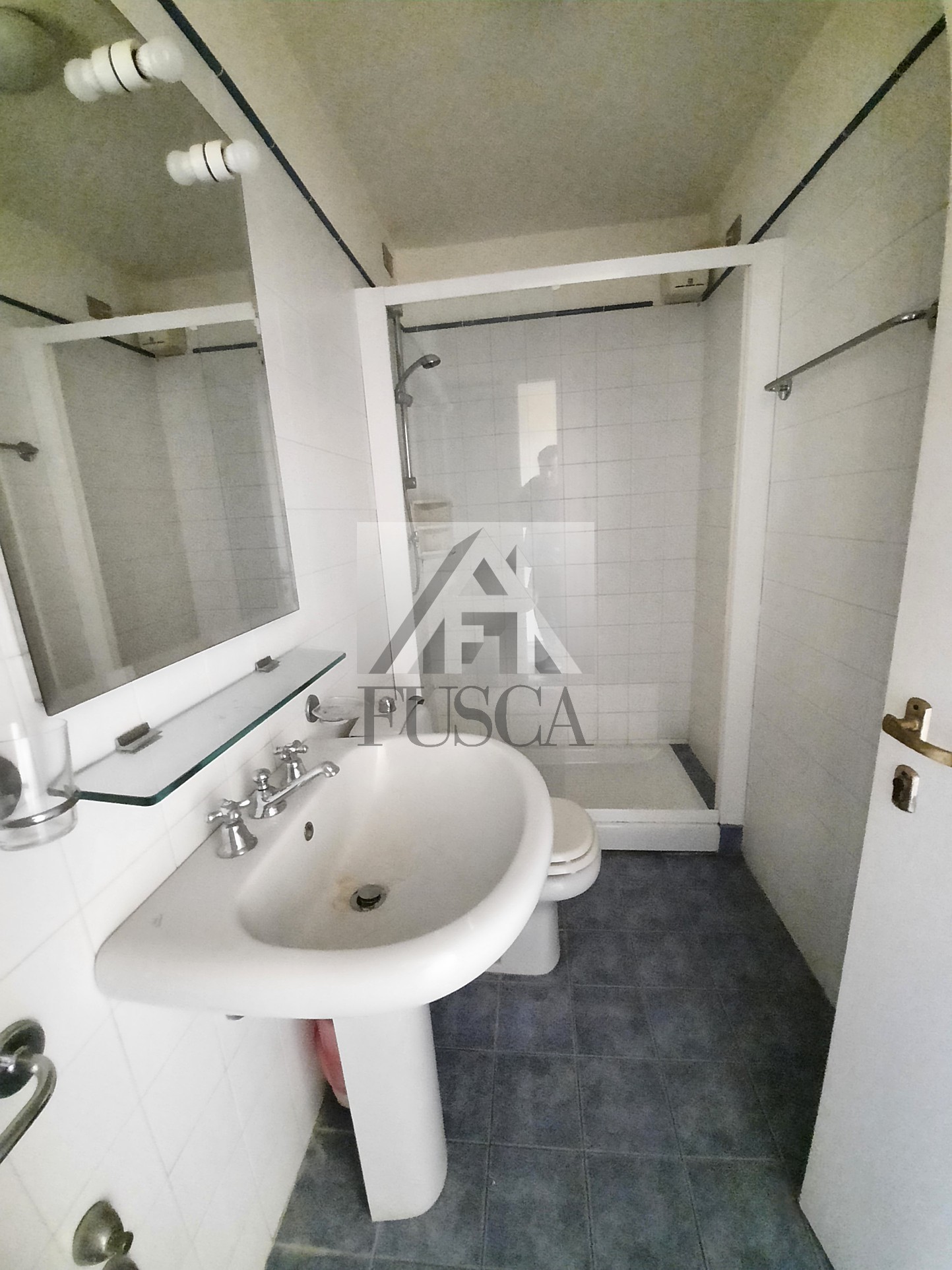 Immagine 15 di Albergo/B&B/Residence in vendita  in via carrara a Viareggio