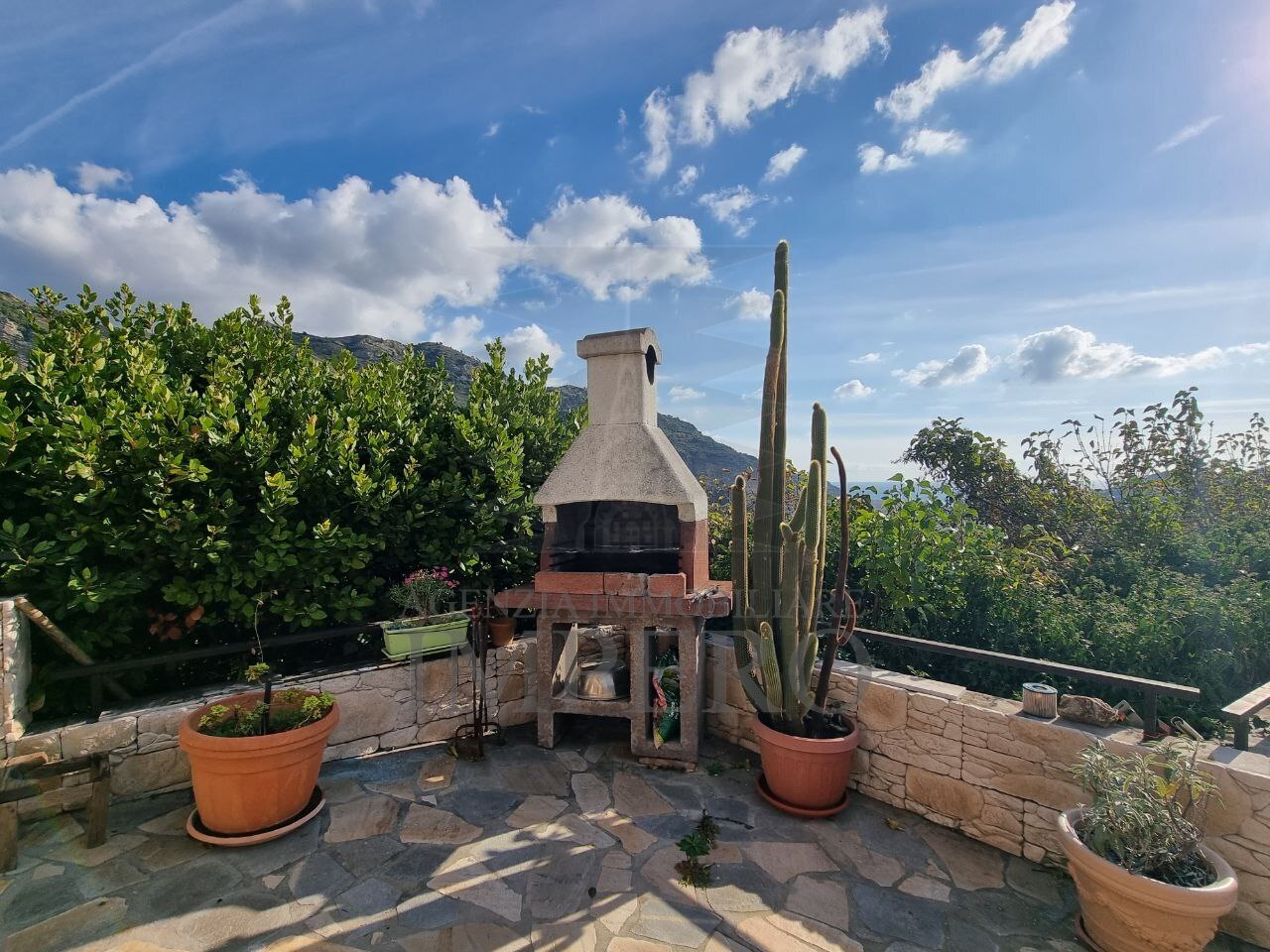 Immagine 22 di Casa indipendente in vendita  in Via Tamagna 25 a Ventimiglia