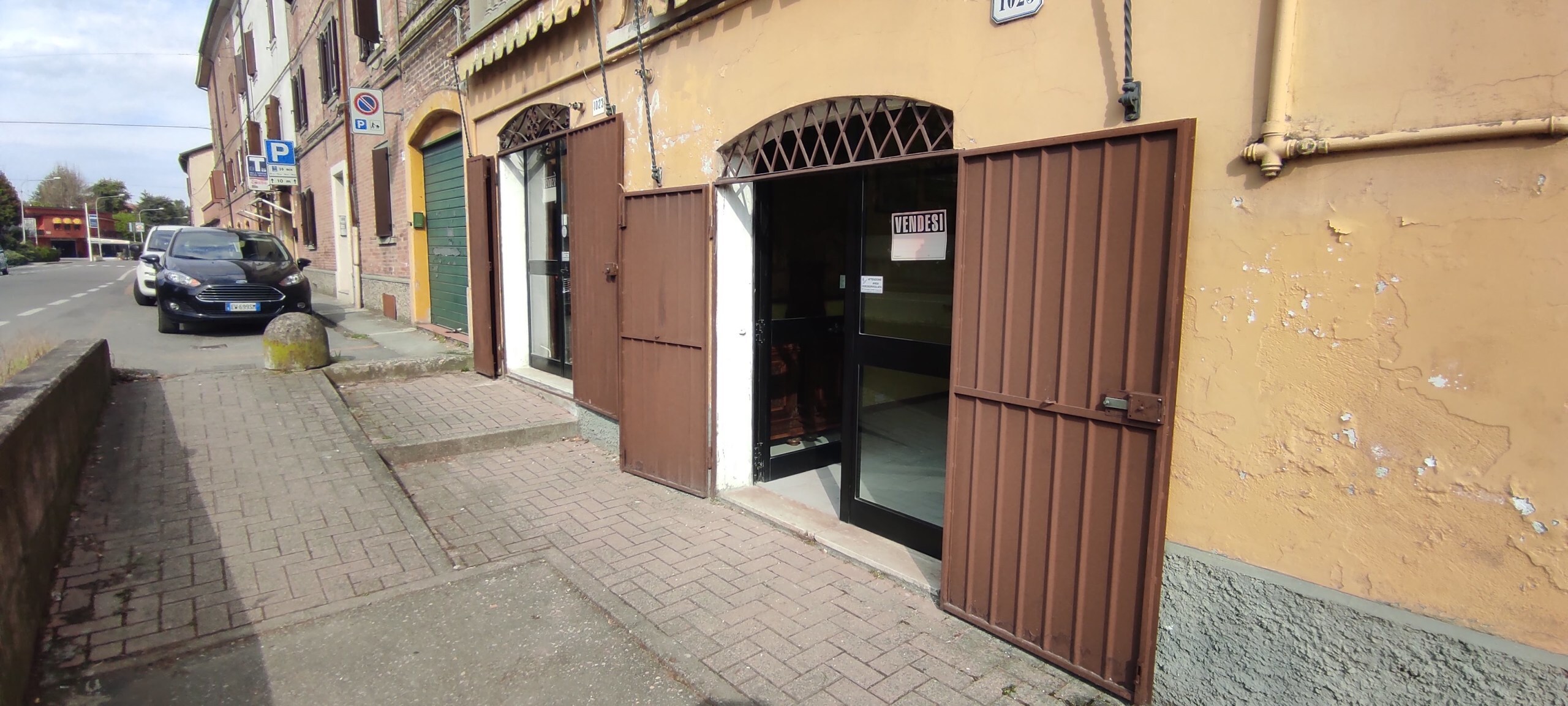 Immagine 12 di Locale commerciale in vendita  in via Giardini 1023 a Modena