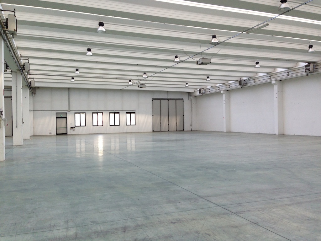 Immagine 1 di Attività artigianale in vendita  in Via Stradone di Camigliano a Capannori