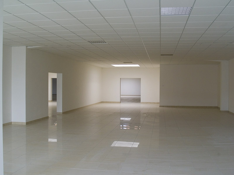 Immagine 3 di Locale commerciale in vendita  in Via Viaccia a Lucca