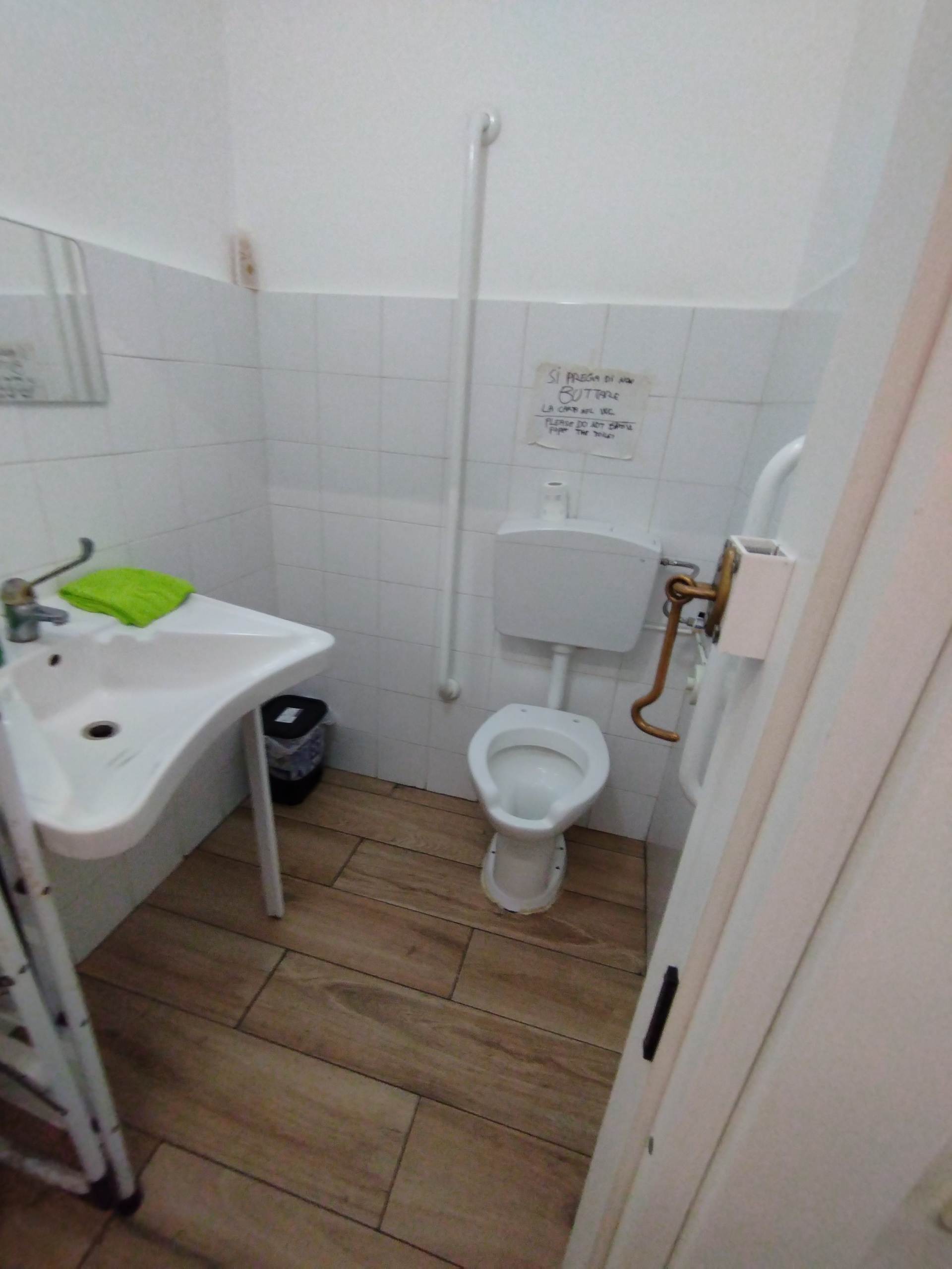 Immagine 14 di Attività commerciale in vendita  in Corso Umberto I a Siracusa