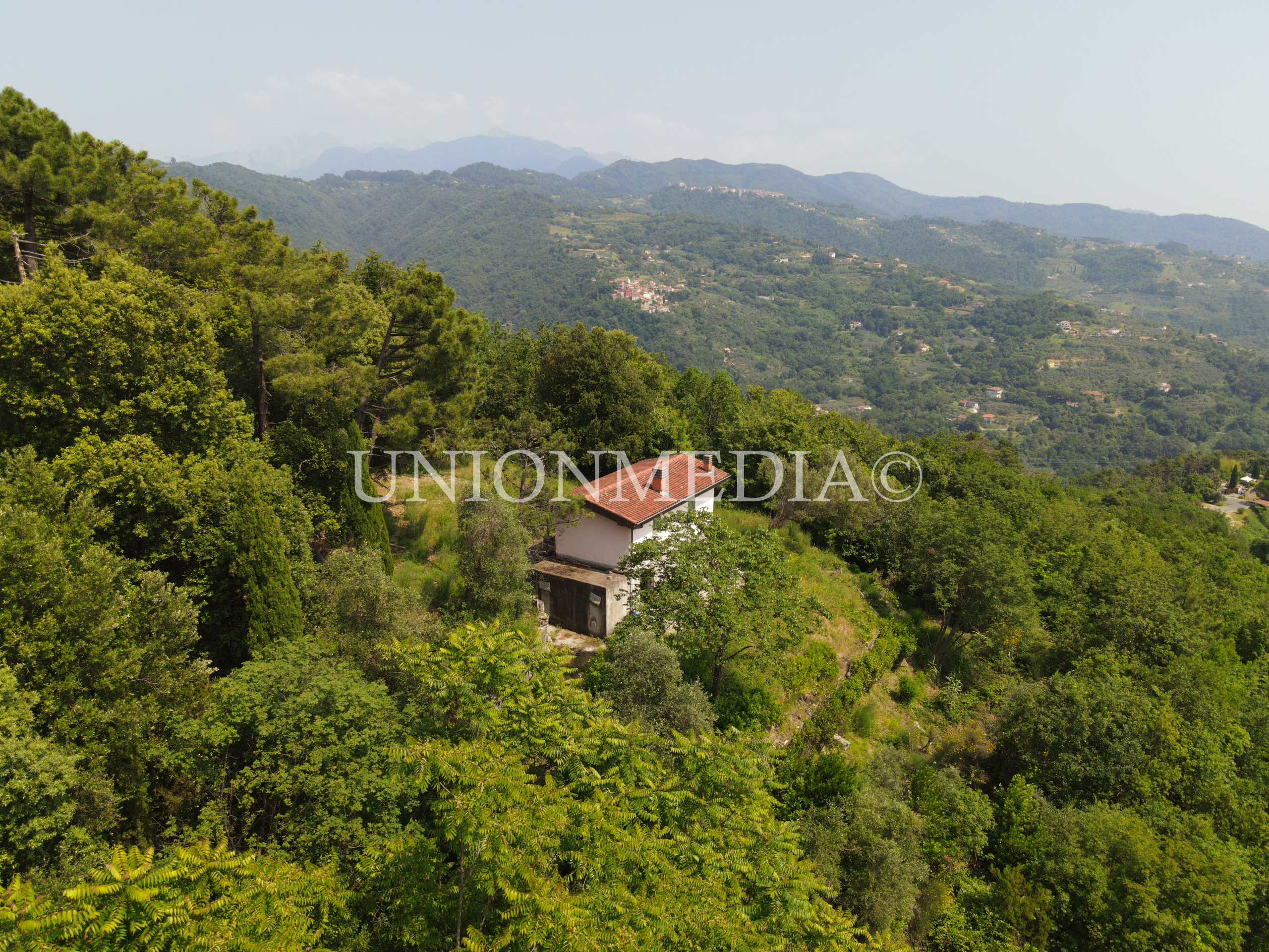 Immagine 35 di Rustico / casale in vendita  in via carignano a Fosdinovo