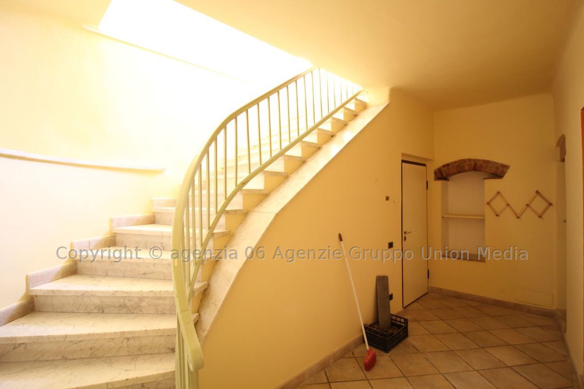 Immagine 9 di Appartamento in vendita  a Ortonovo