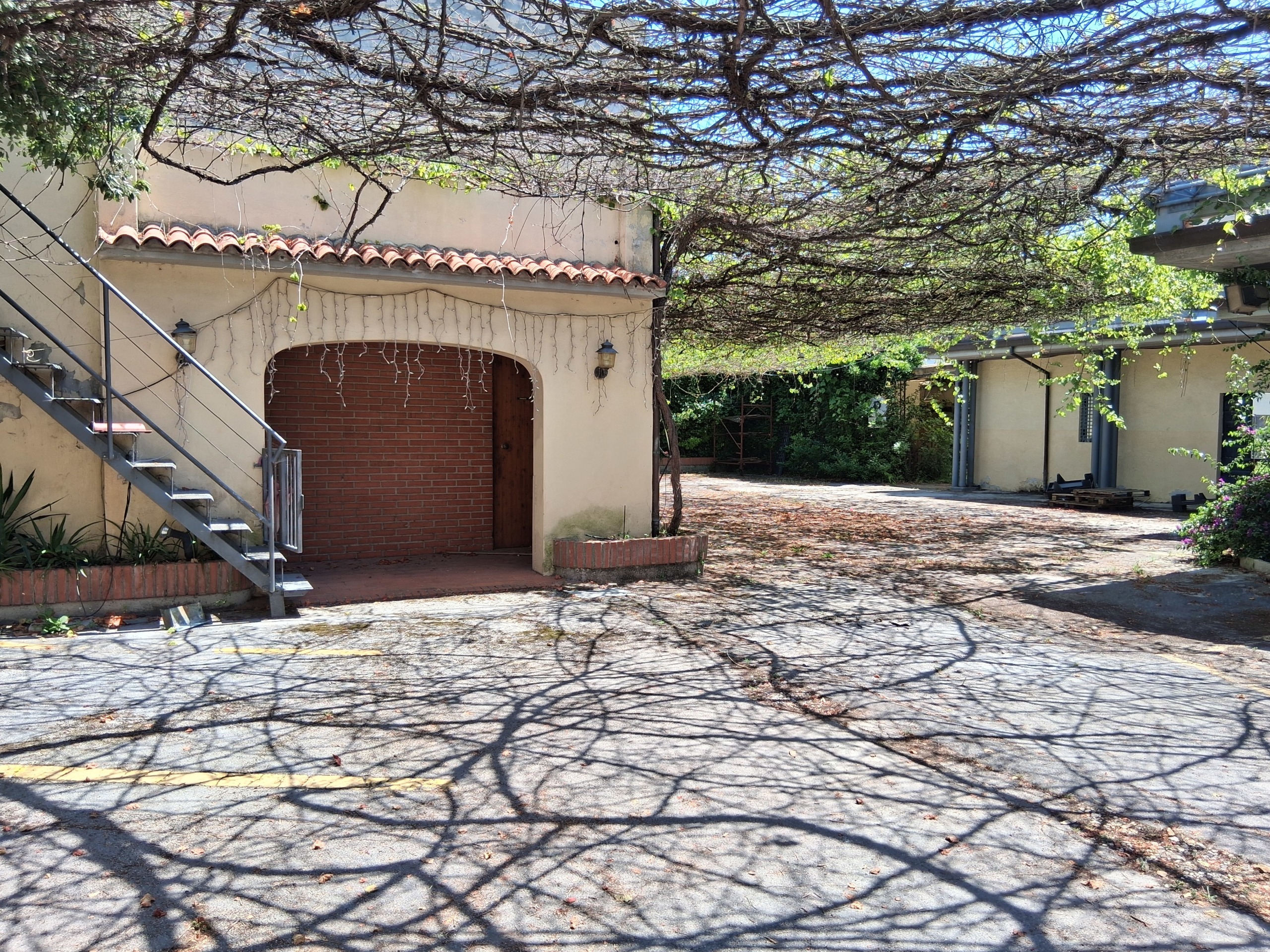 Immagine 4 di Locale commerciale in vendita  in Via Aurelia 184 a Viareggio