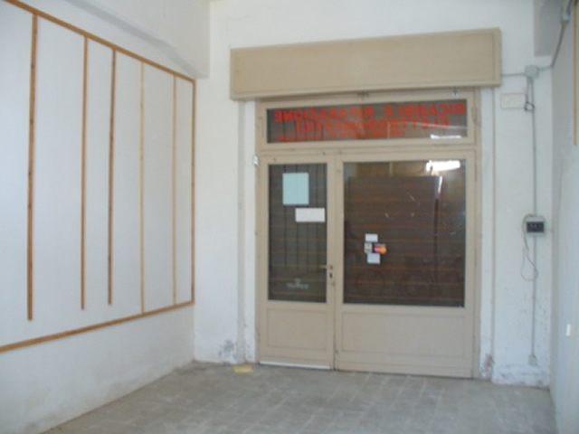 Immagine 8 di Locale commerciale in vendita  in Viale Giosuè Carducci a Lucca